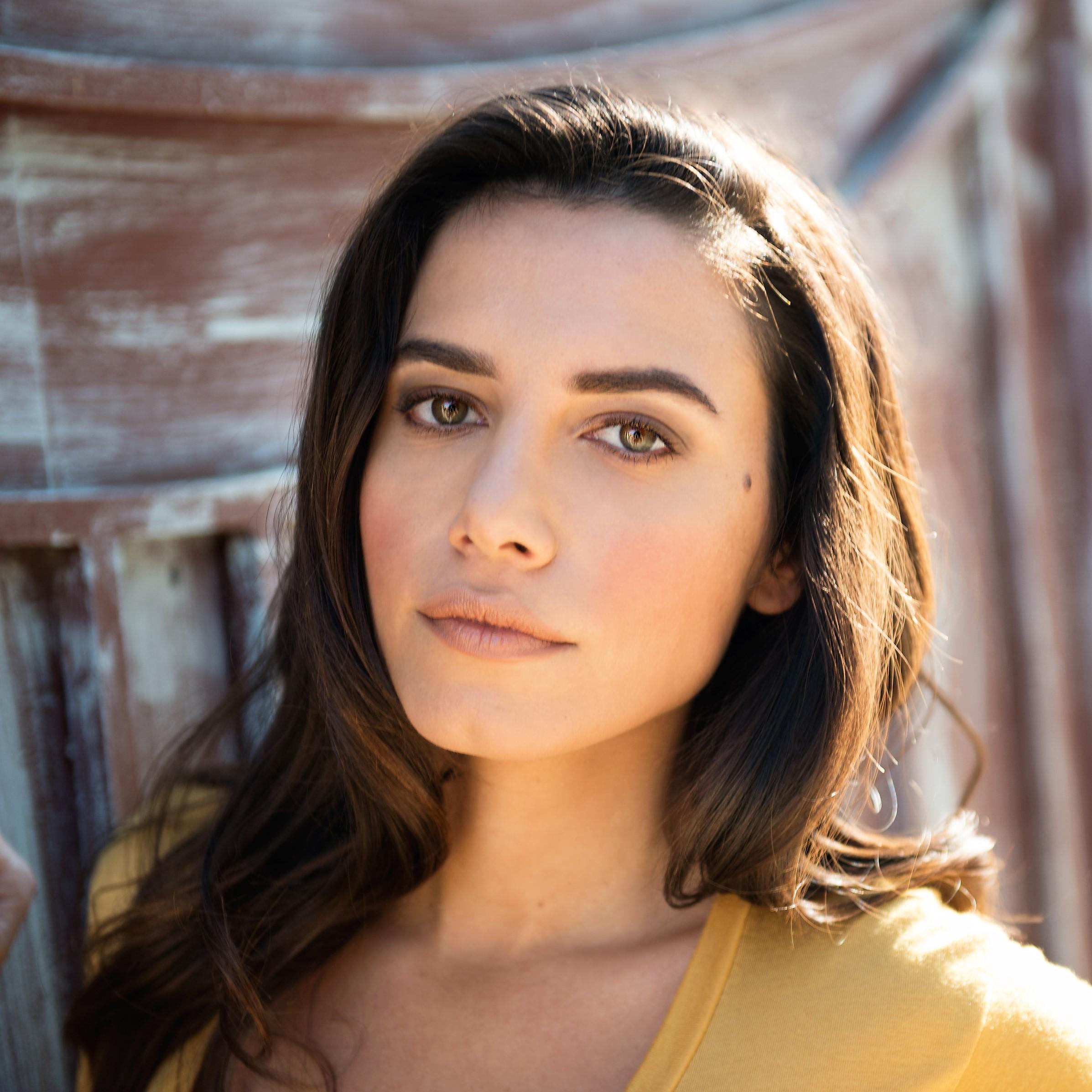 actor Bella Popa large photo