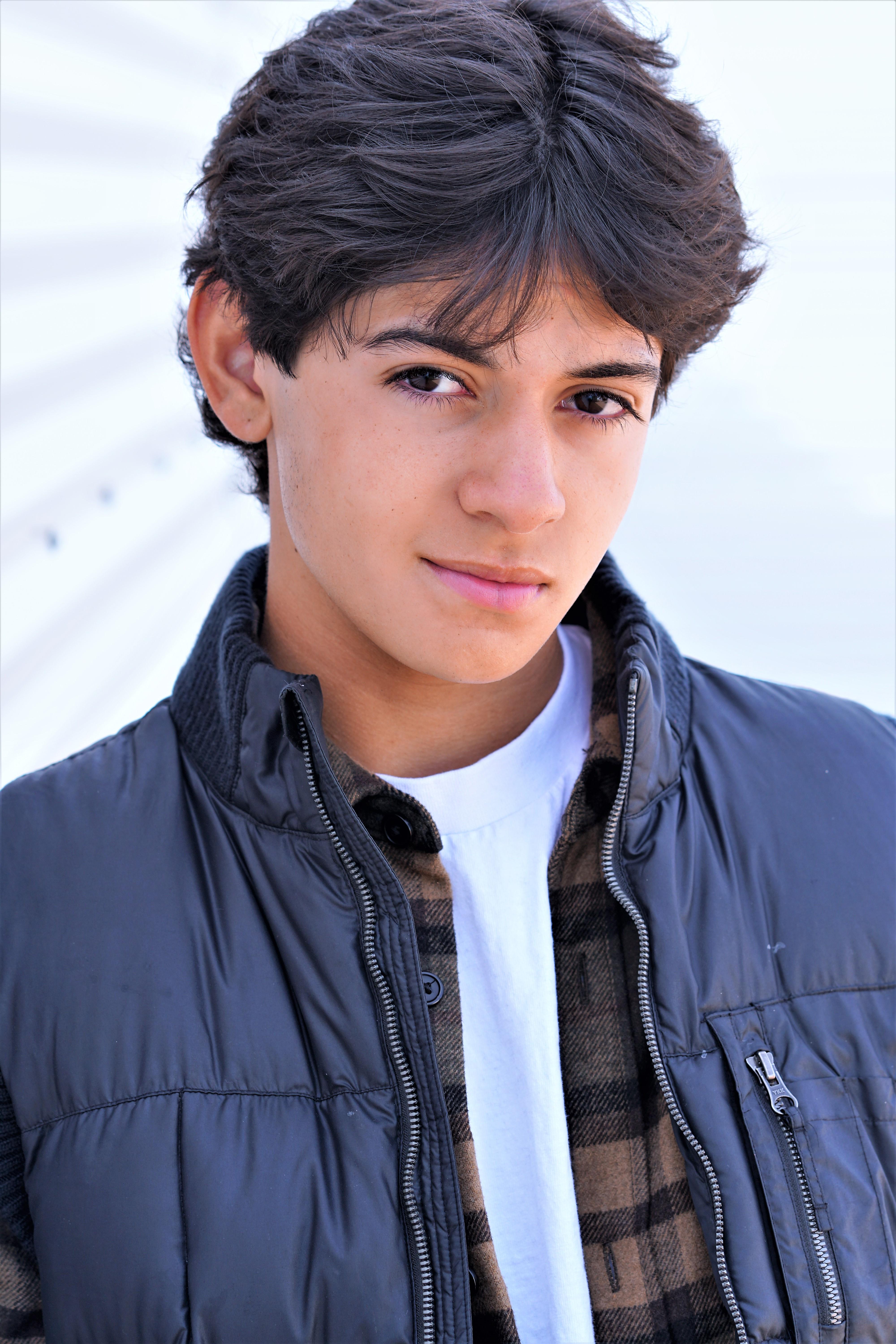 actor Santiago Veizaga large photo