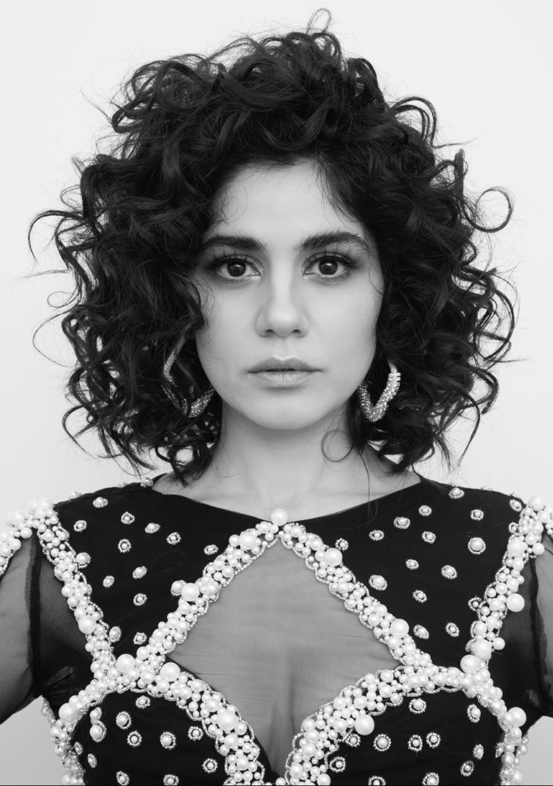 actor Zeynep Çamci large photo