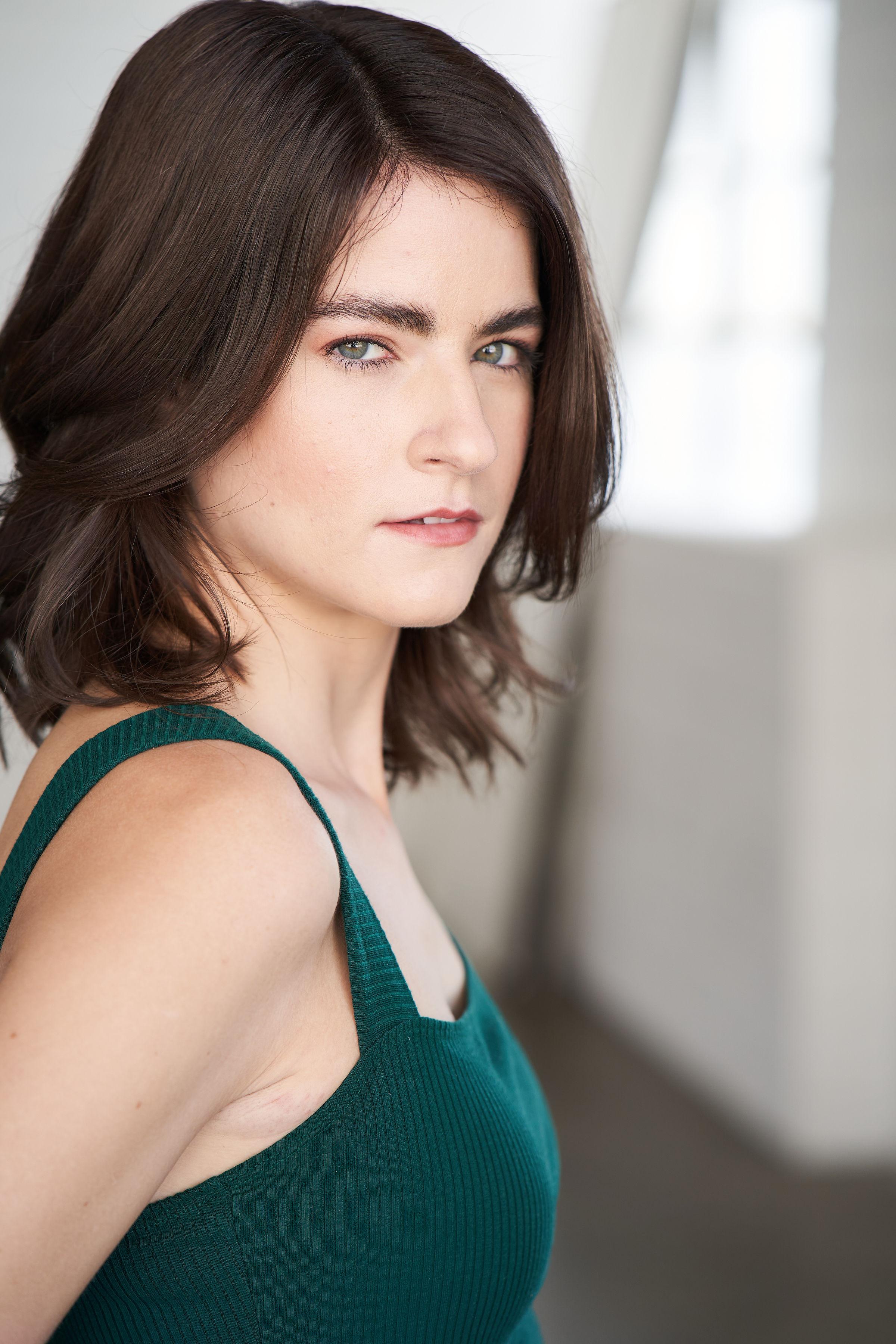 actor Emma Blyth large photo