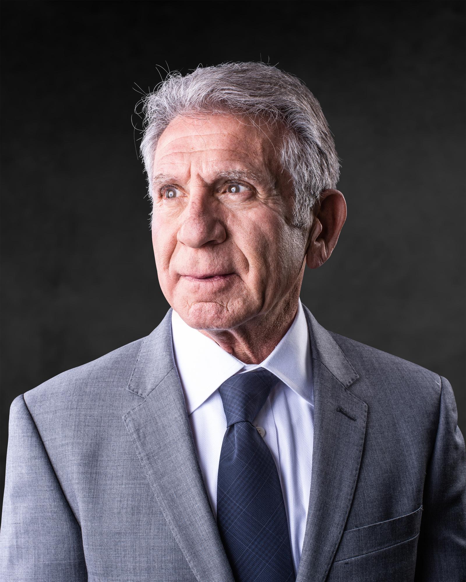 actor Ernest Vestito large photo