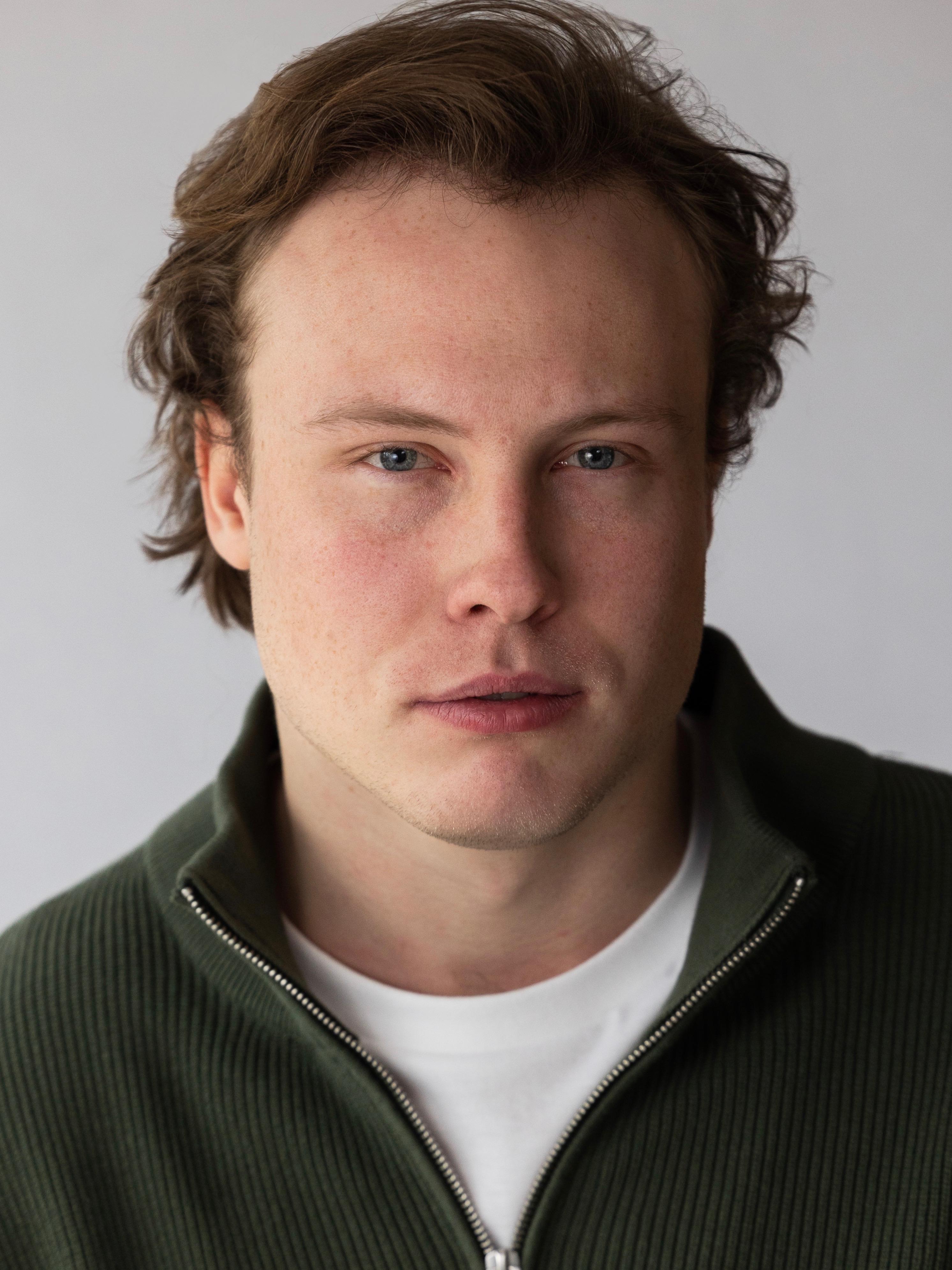 actor Francis Chapman large photo