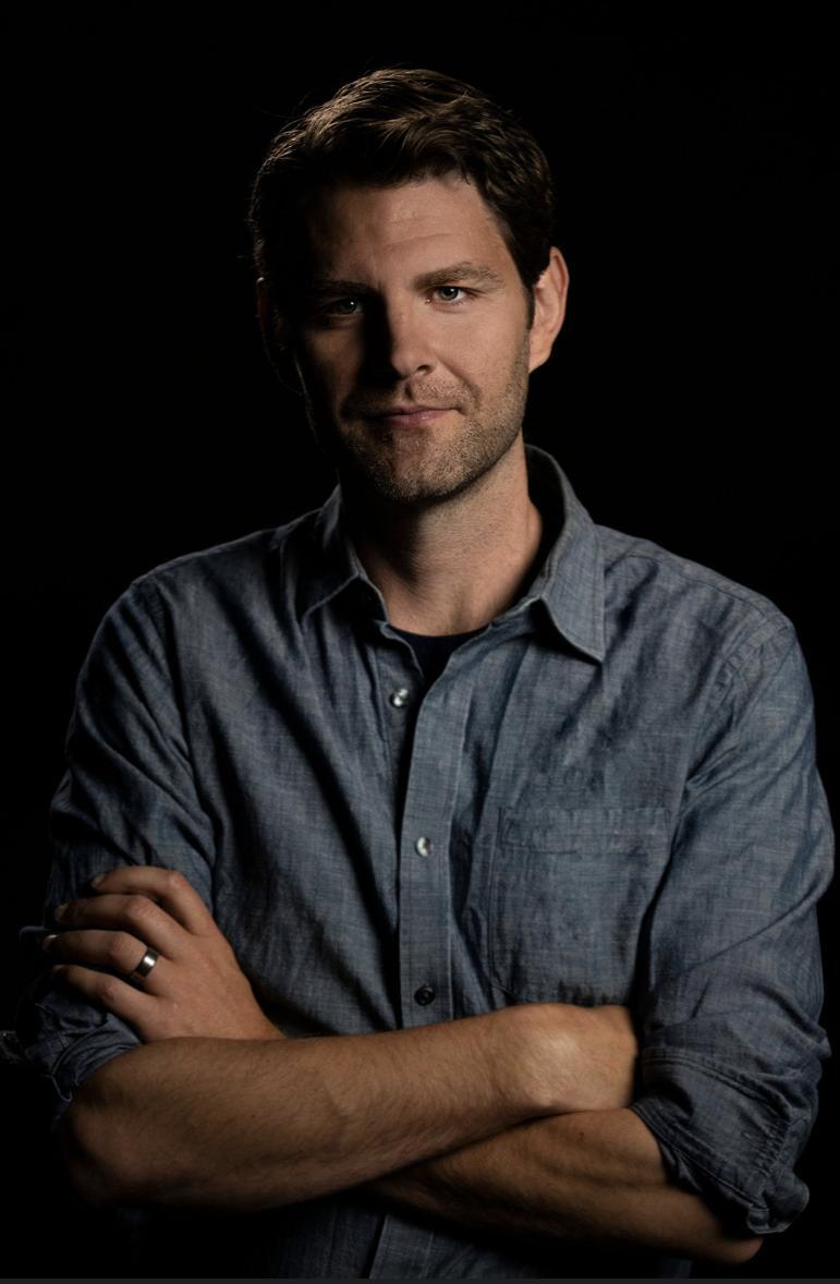 actor Daniel Bielinski large photo