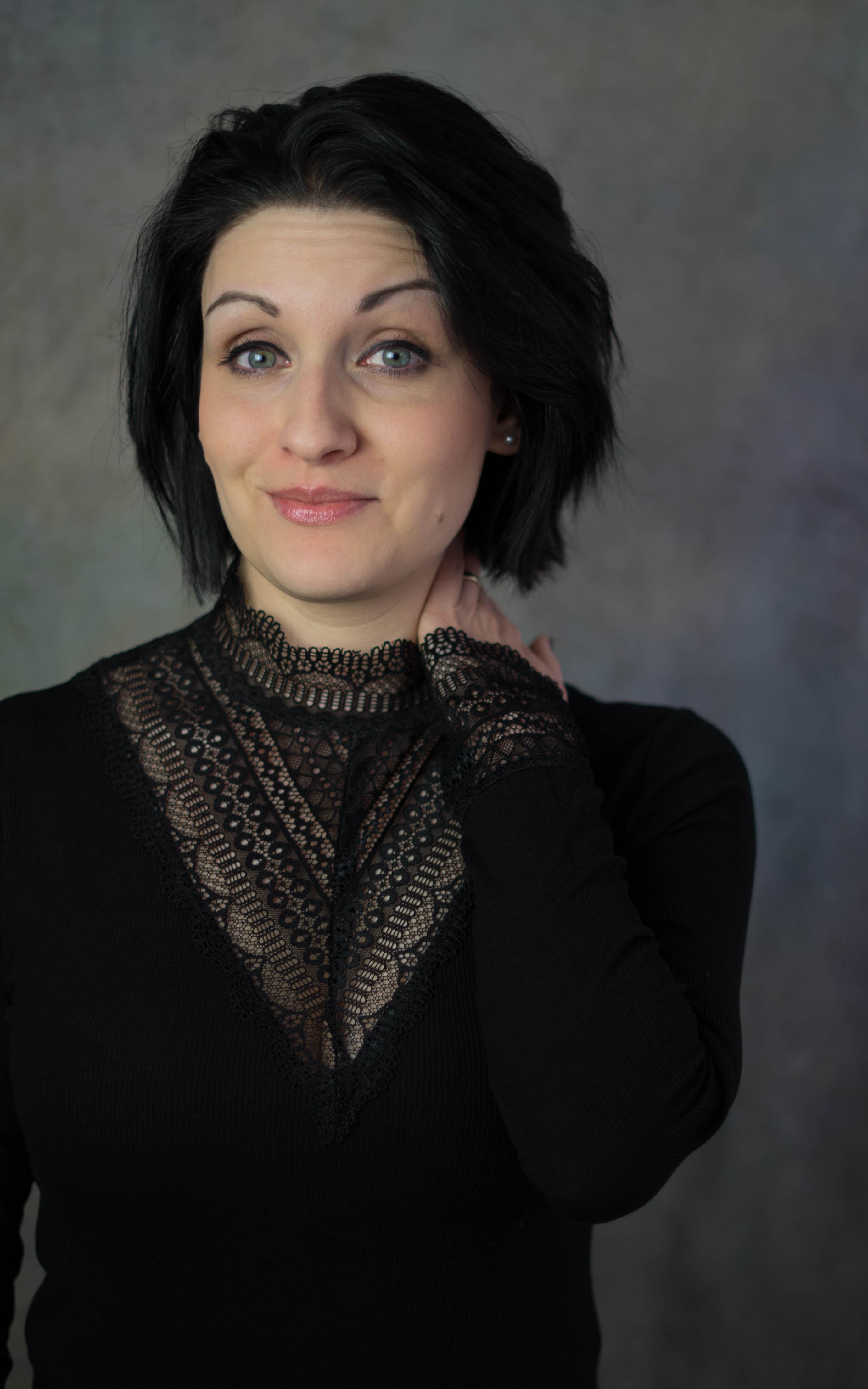 actor Annika Strauss large photo