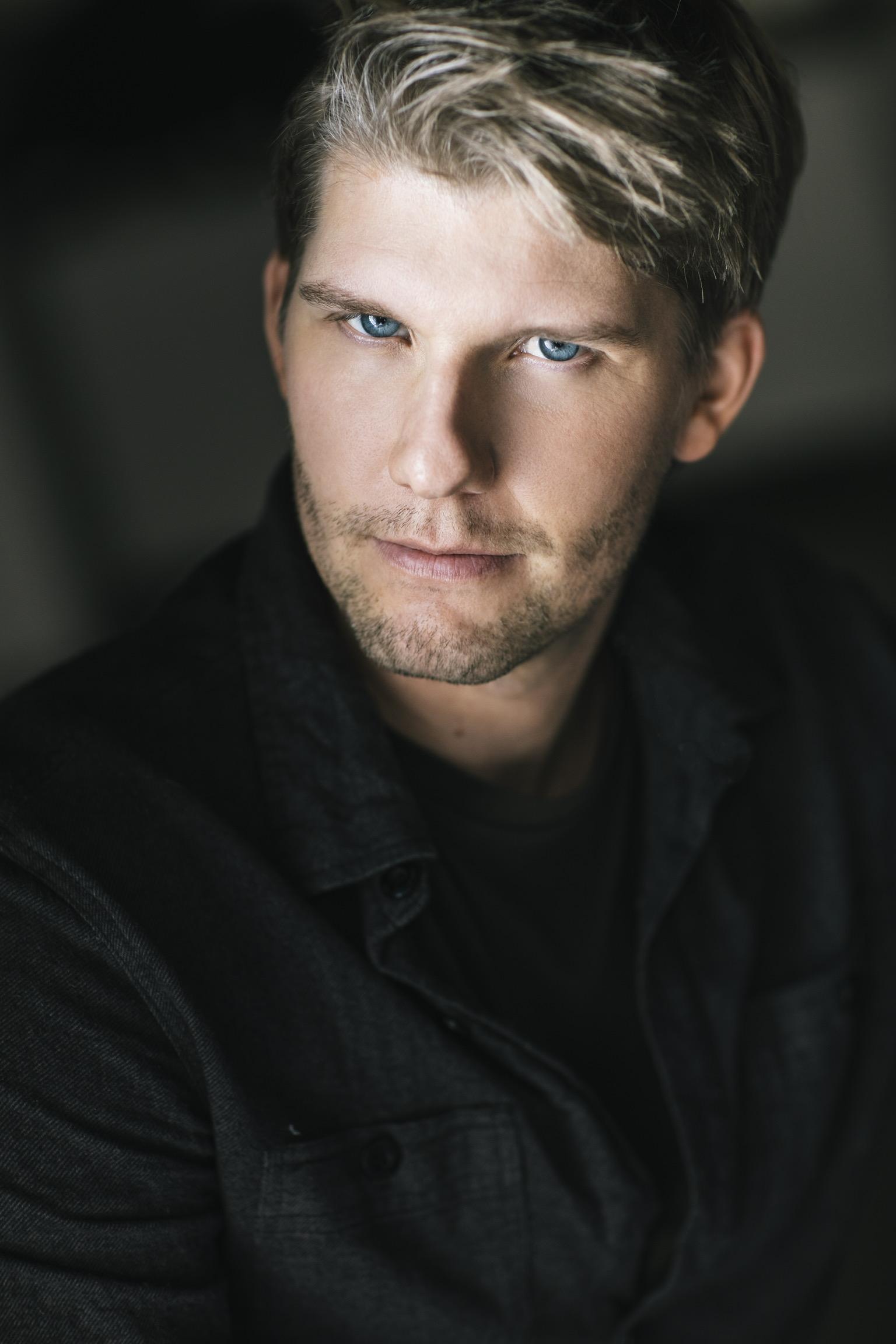 actor Morgan LeBlanc large photo