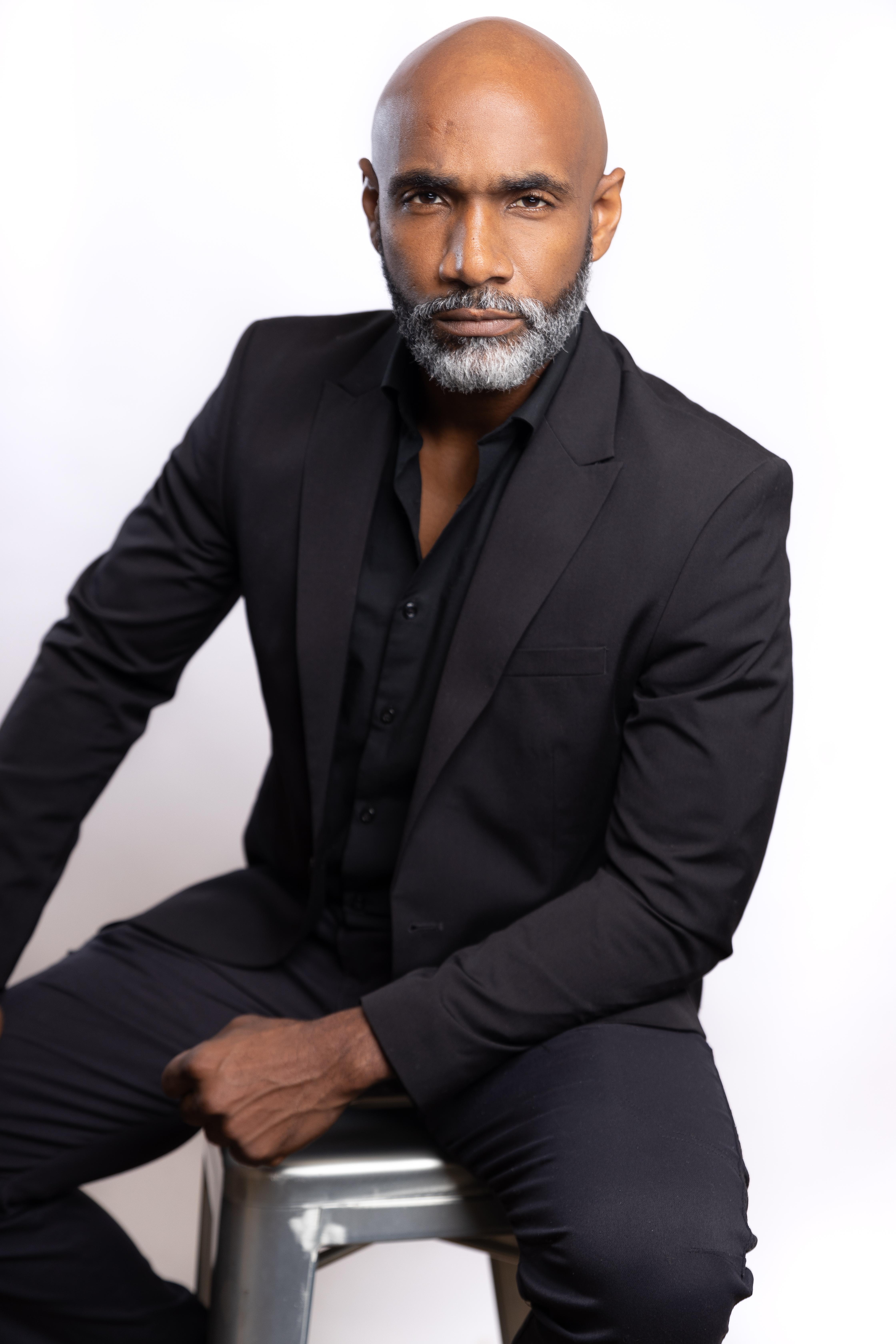 actor Ryan Robertson large photo