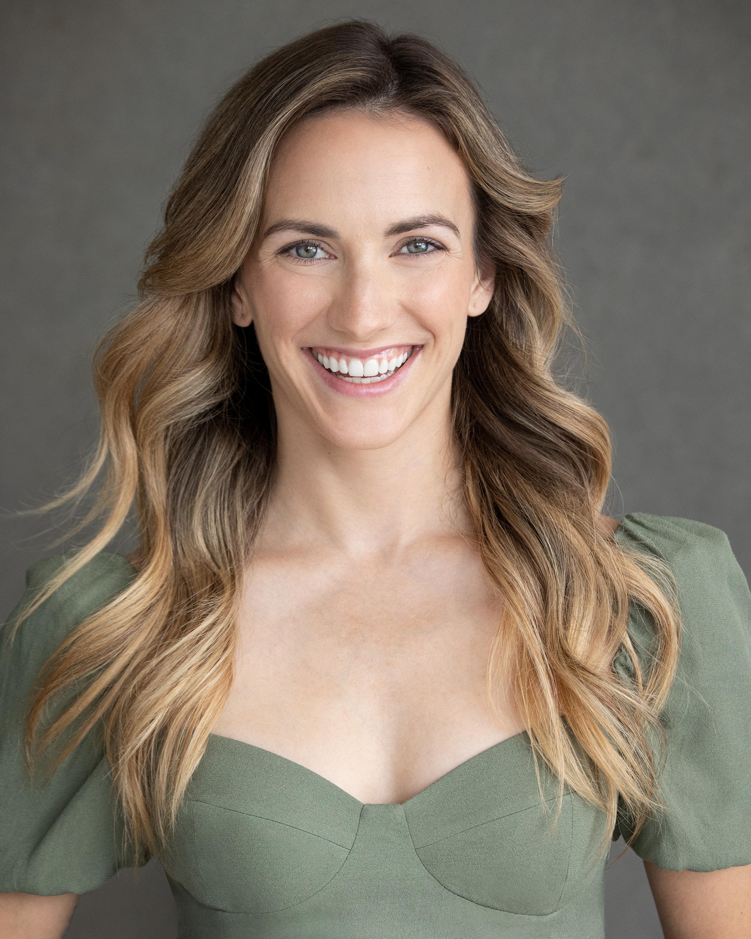 actor Julie Nolke large photo