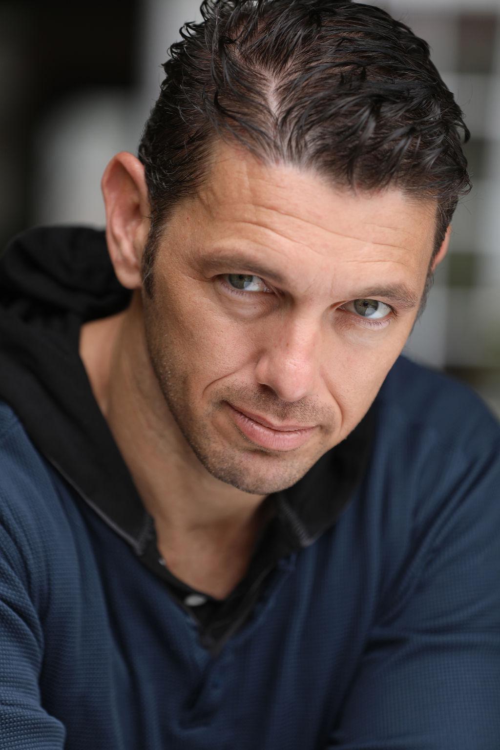 actor Edward Gusts large photo