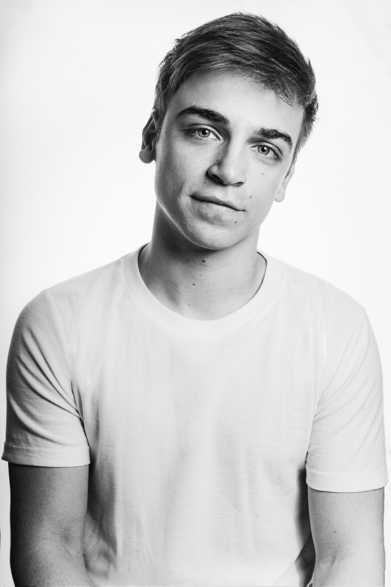actor Sean Grandillo large photo