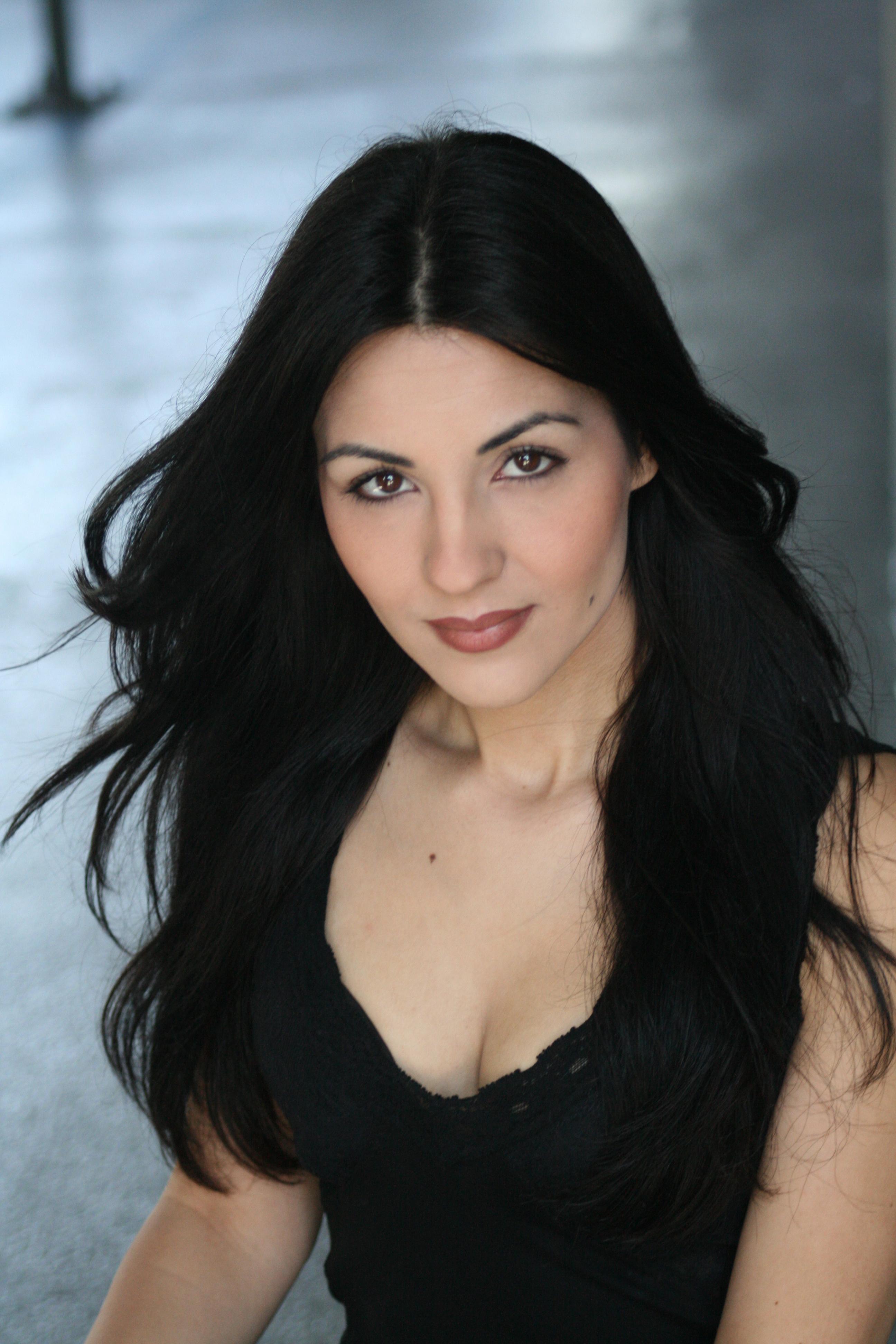 actor Shena Adl large photo