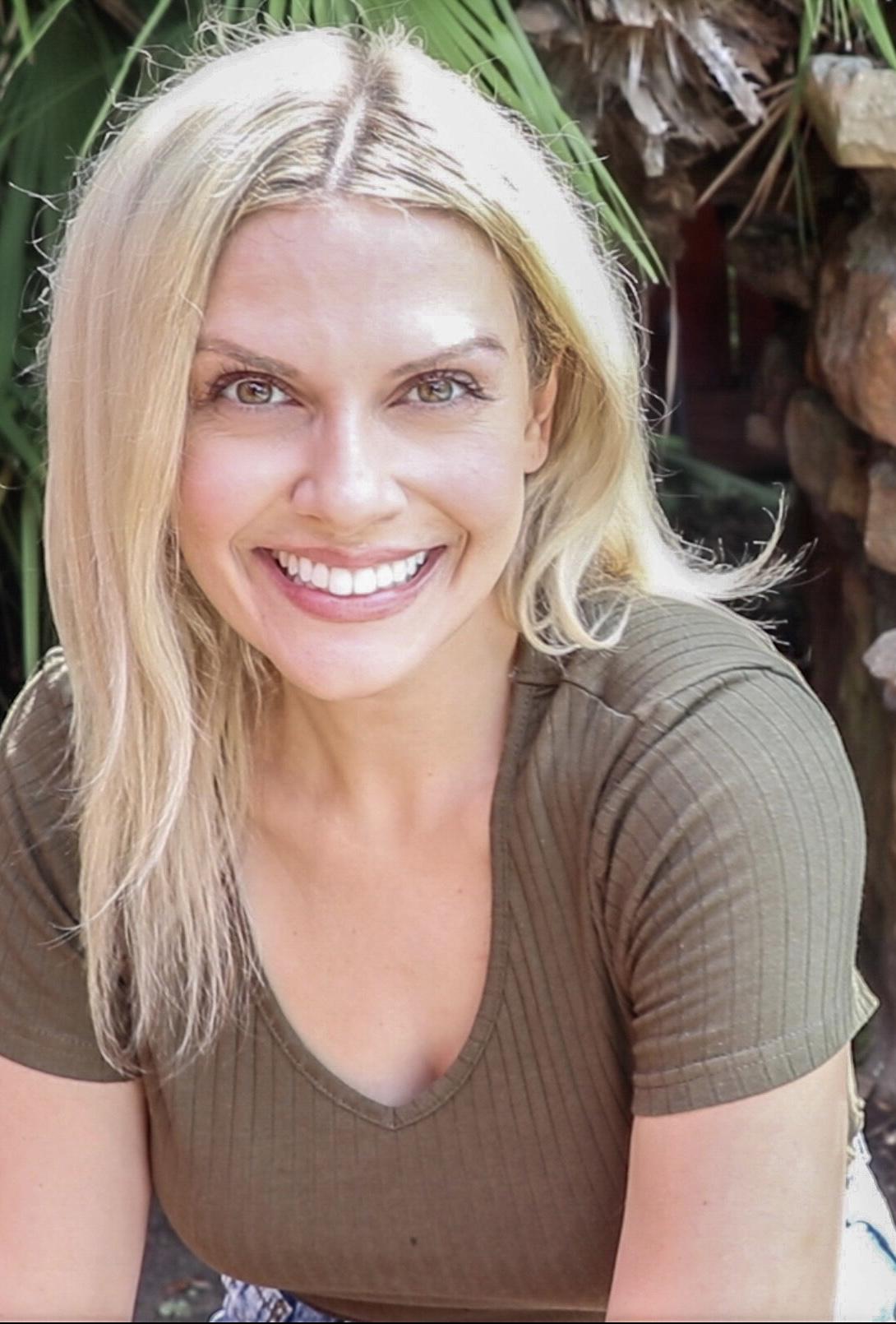 actor Sara Alavi large photo