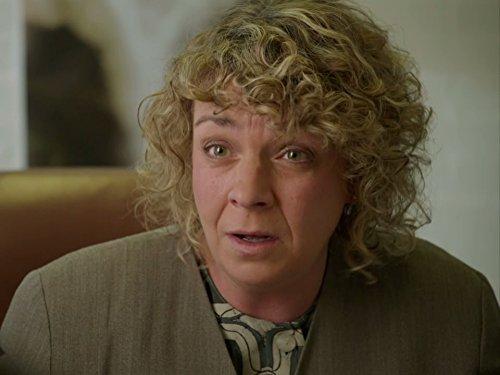 actor Sophie Stanton large photo