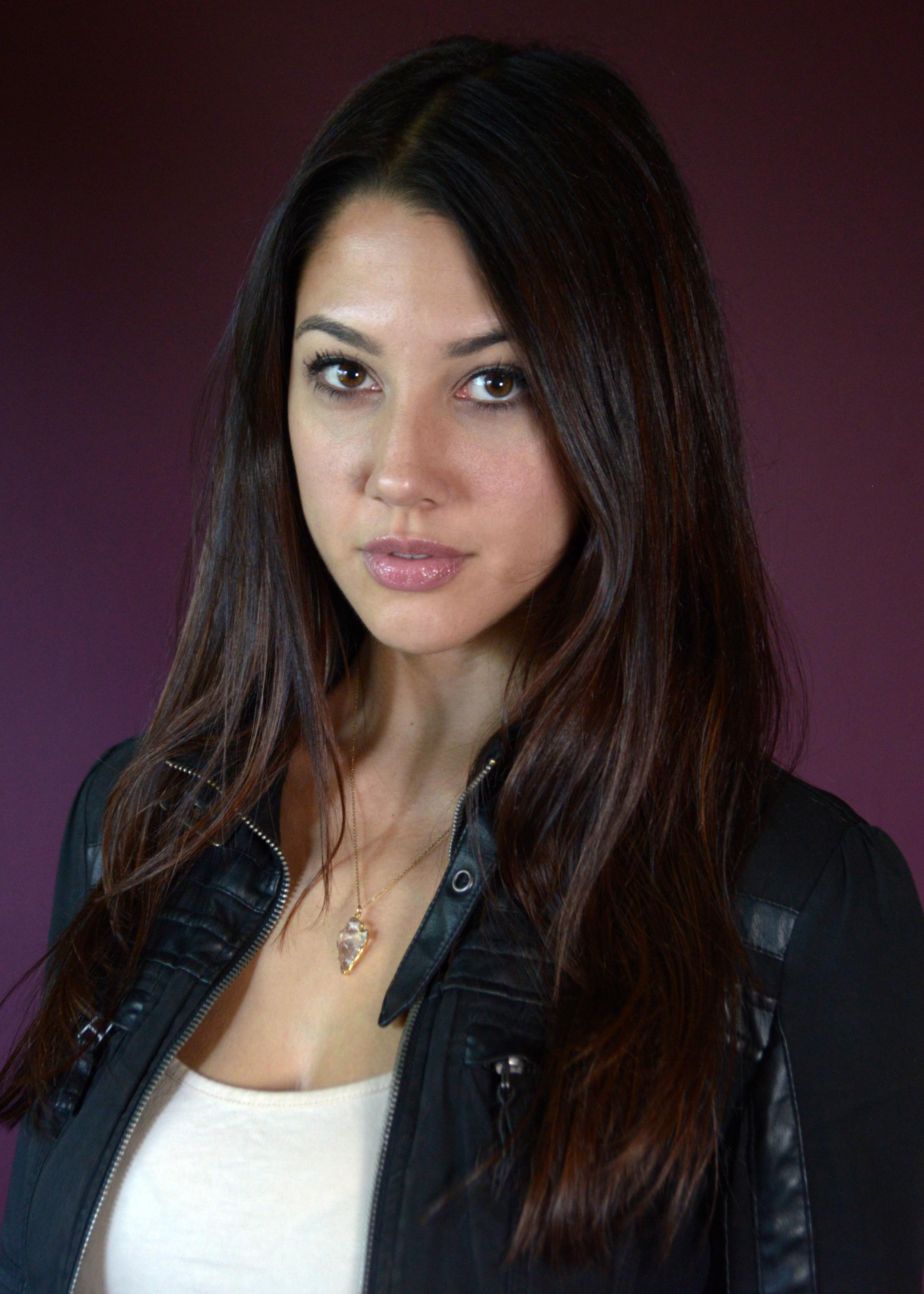 actor Ceara Lynch large photo