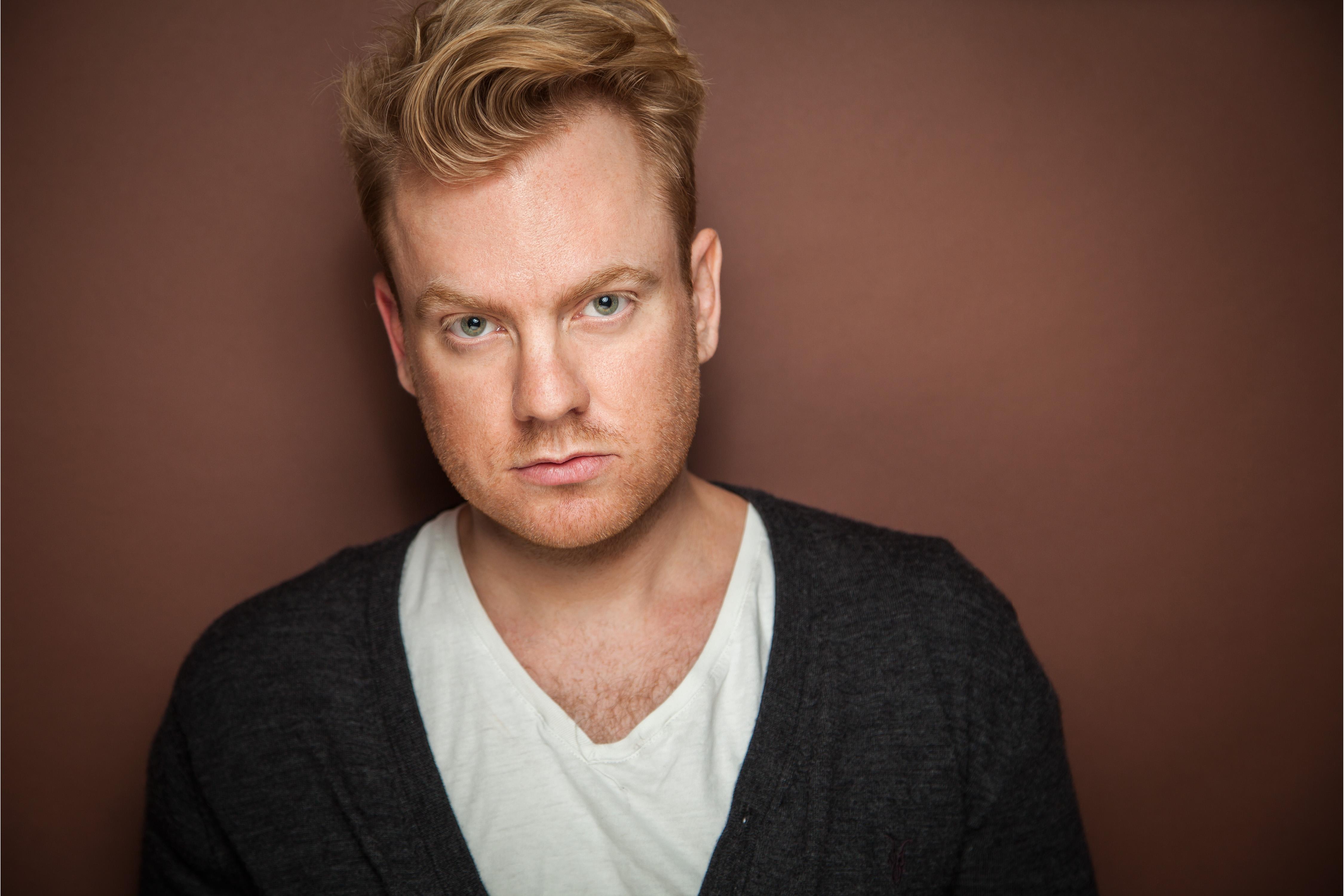 actor Luke Wright large photo