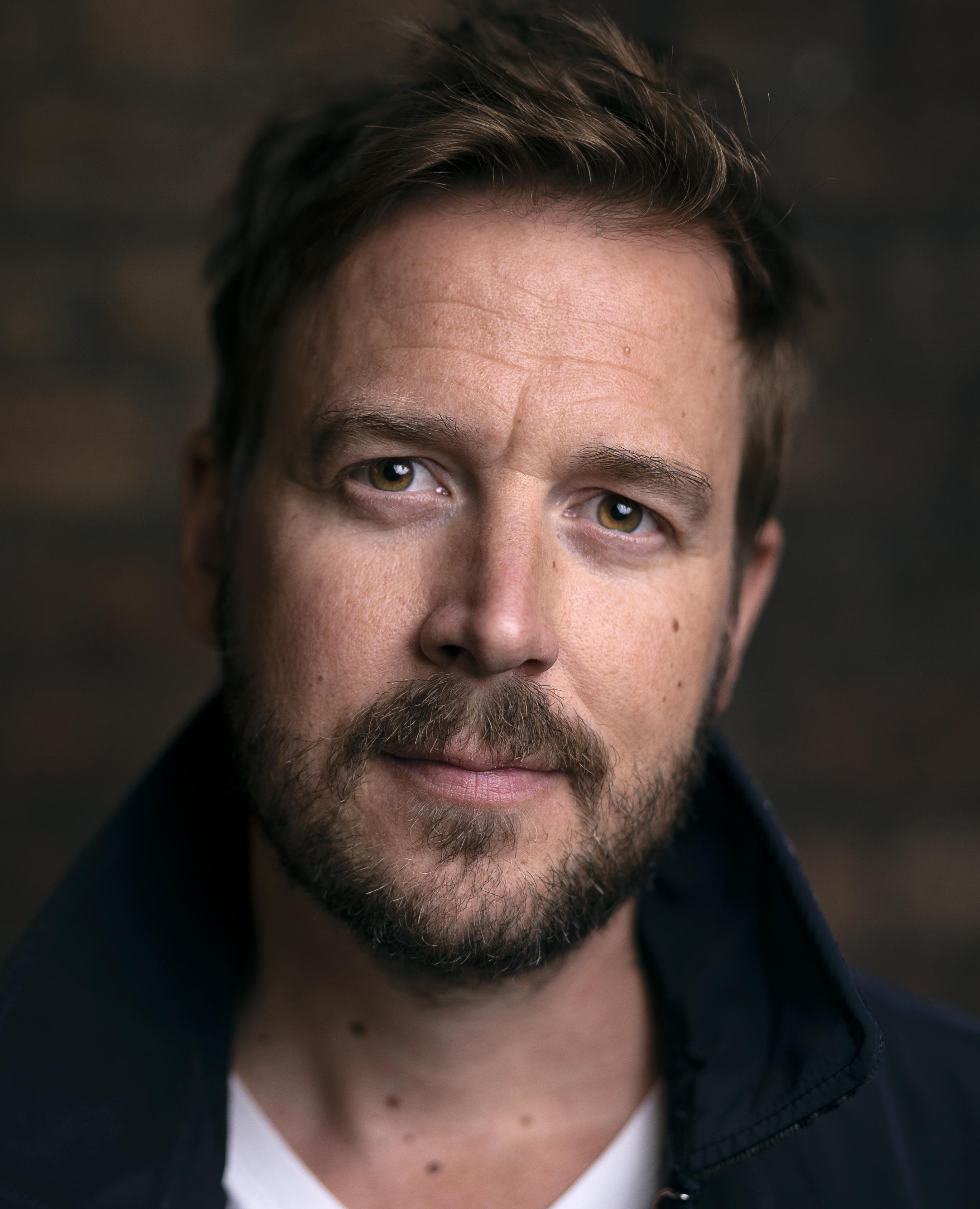 actor Paul O'Neill large photo