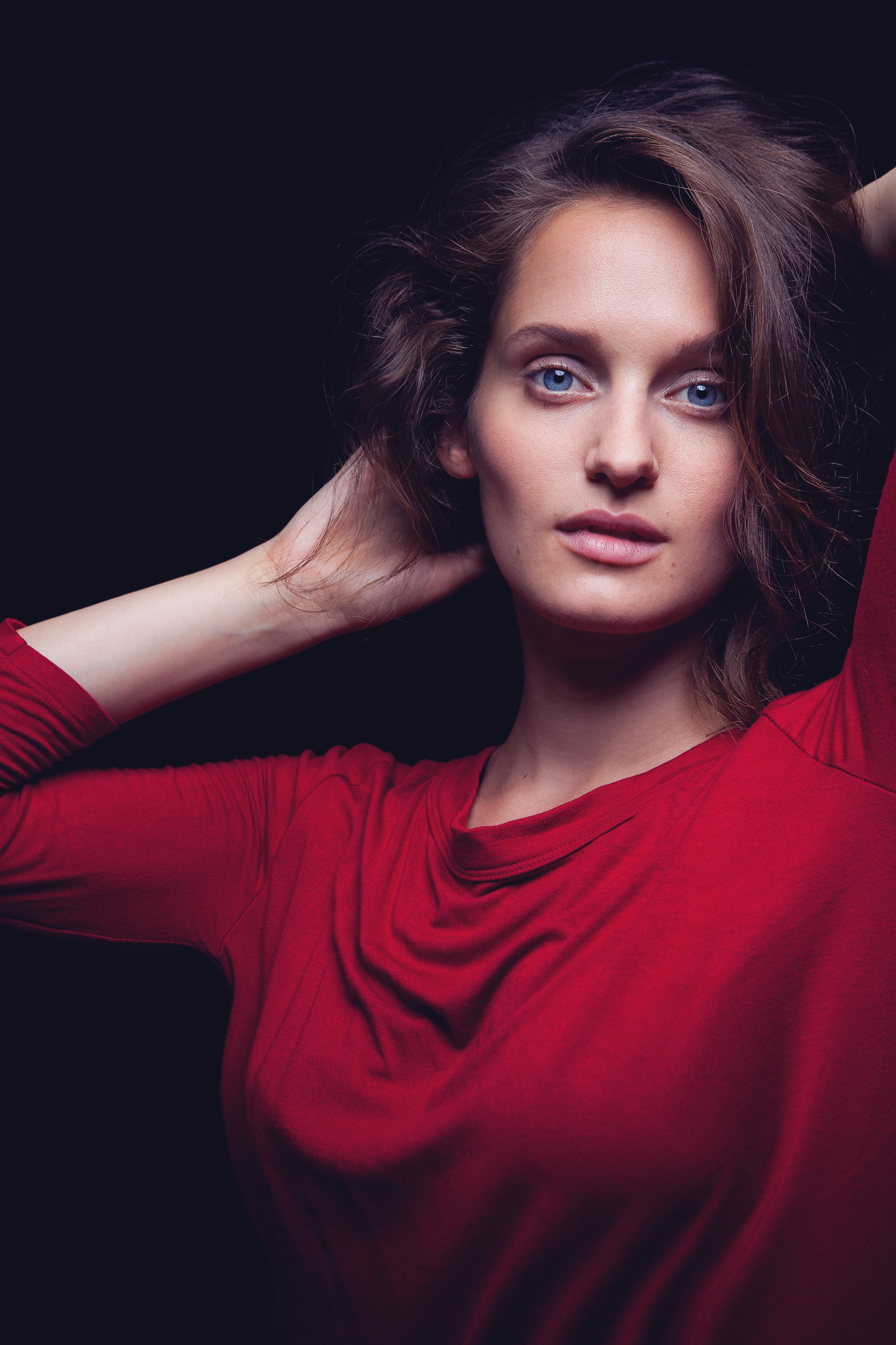 actor Alma Hasun large photo