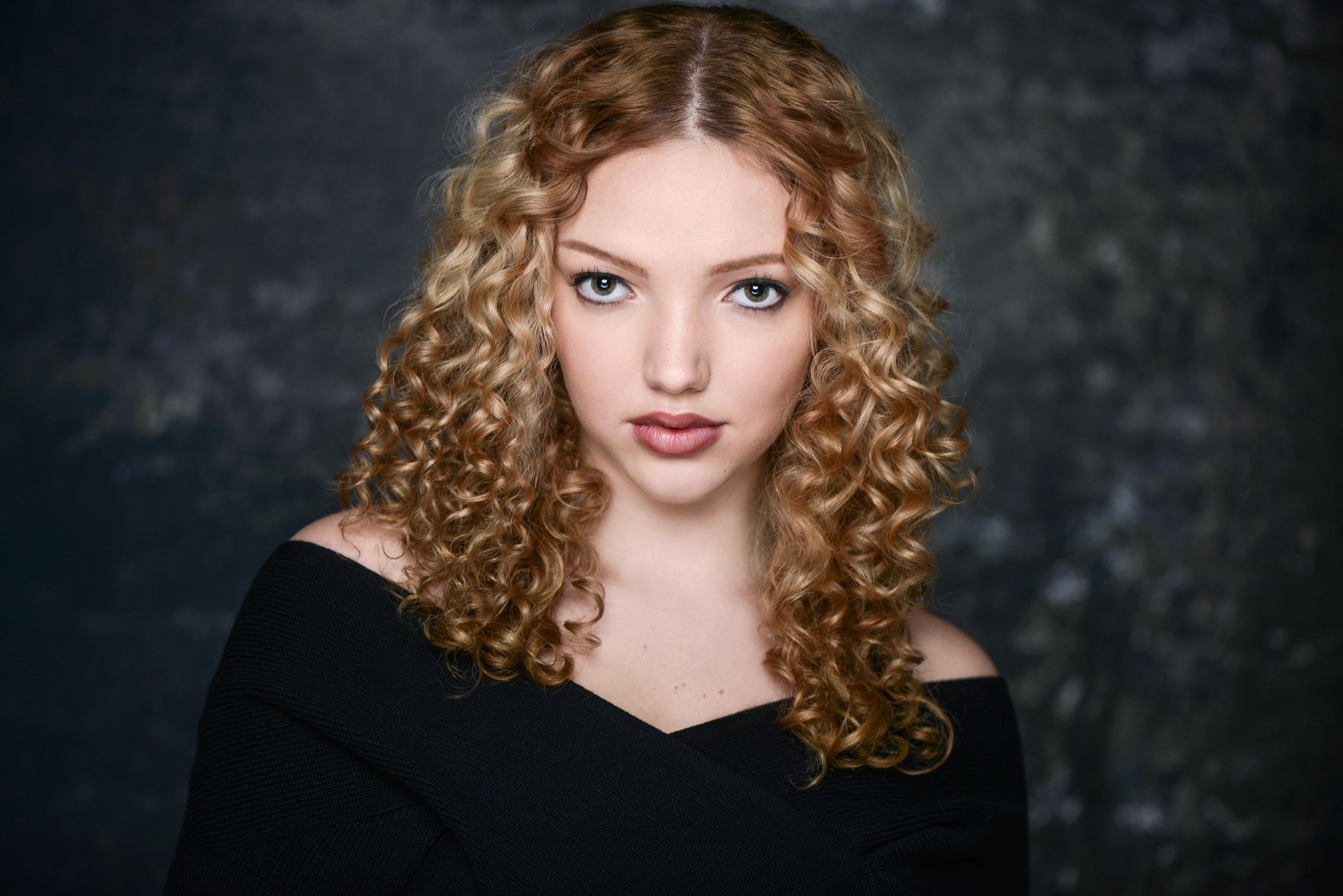 actor Annelise Forbes large photo