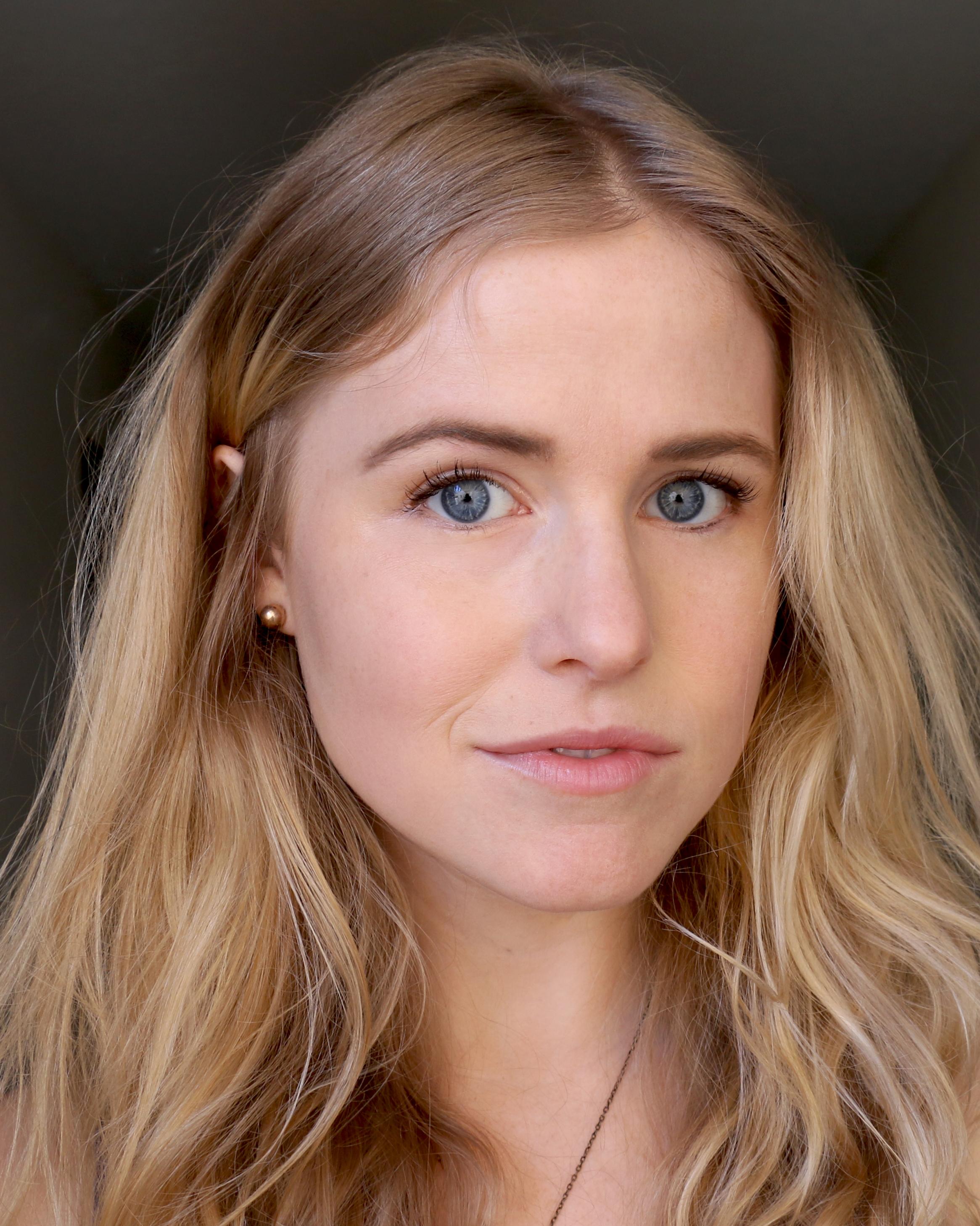 actor Erin Áine large photo