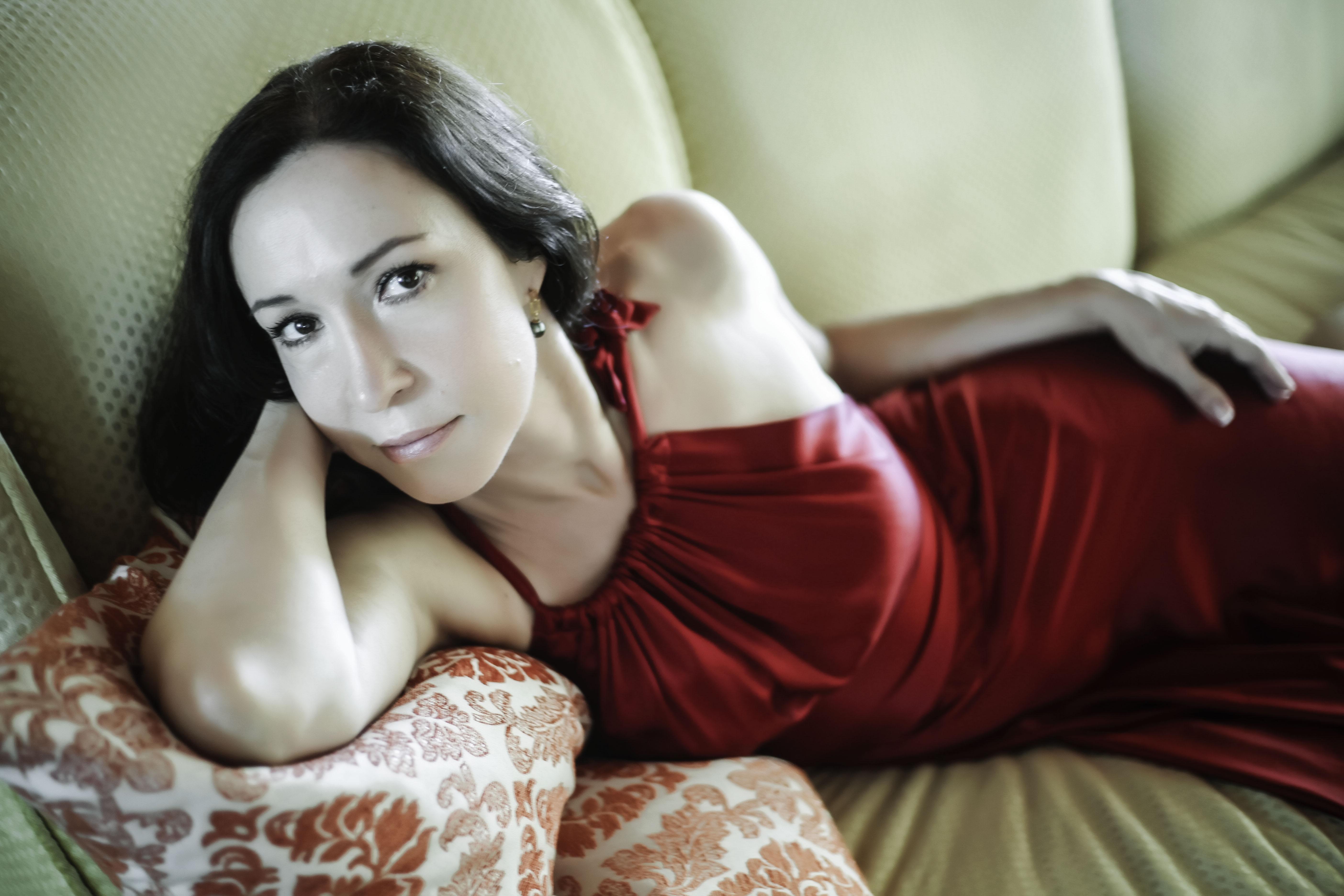 actor Lara Palafox large photo