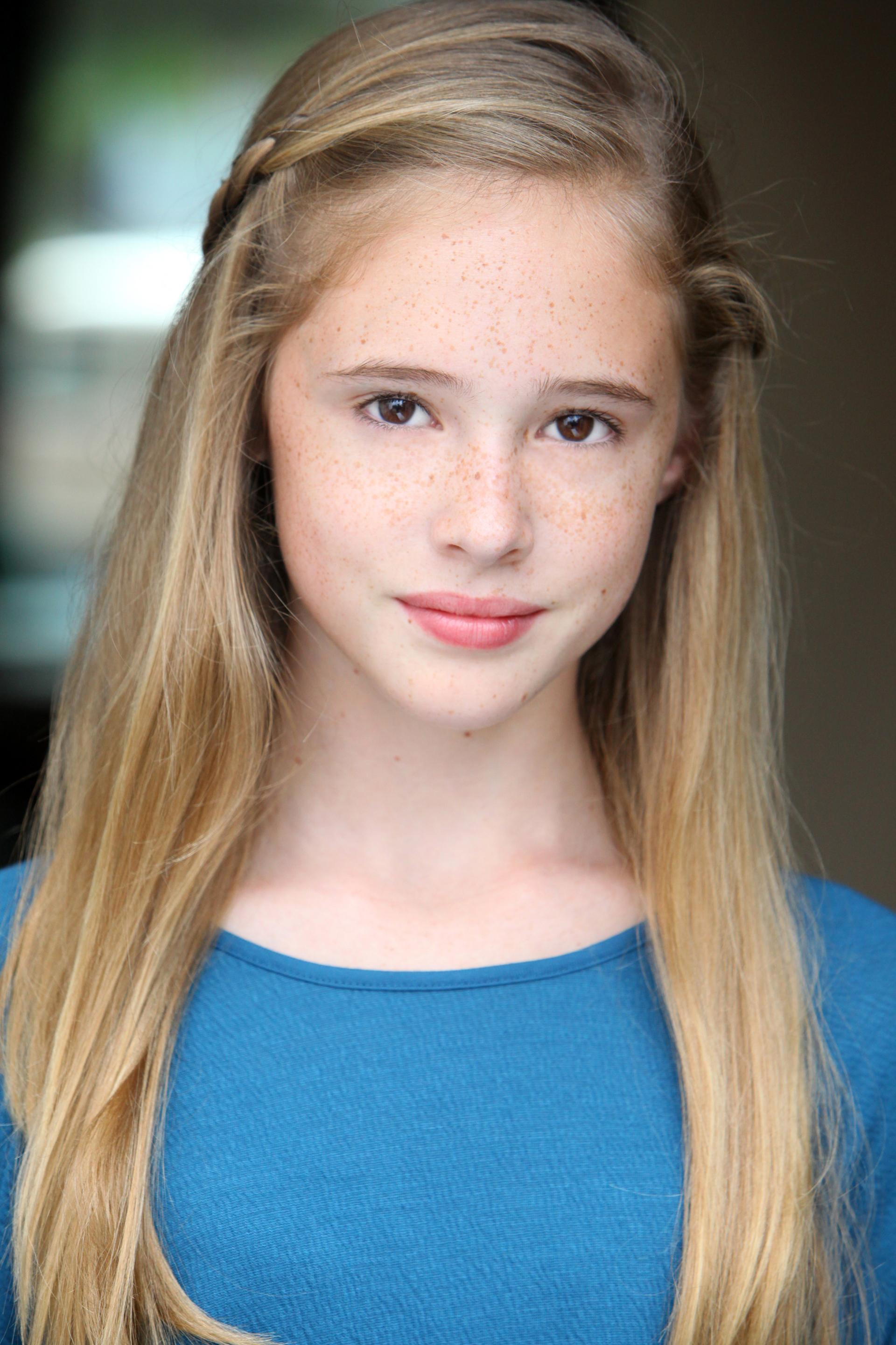 actor Ashlea Rae large photo