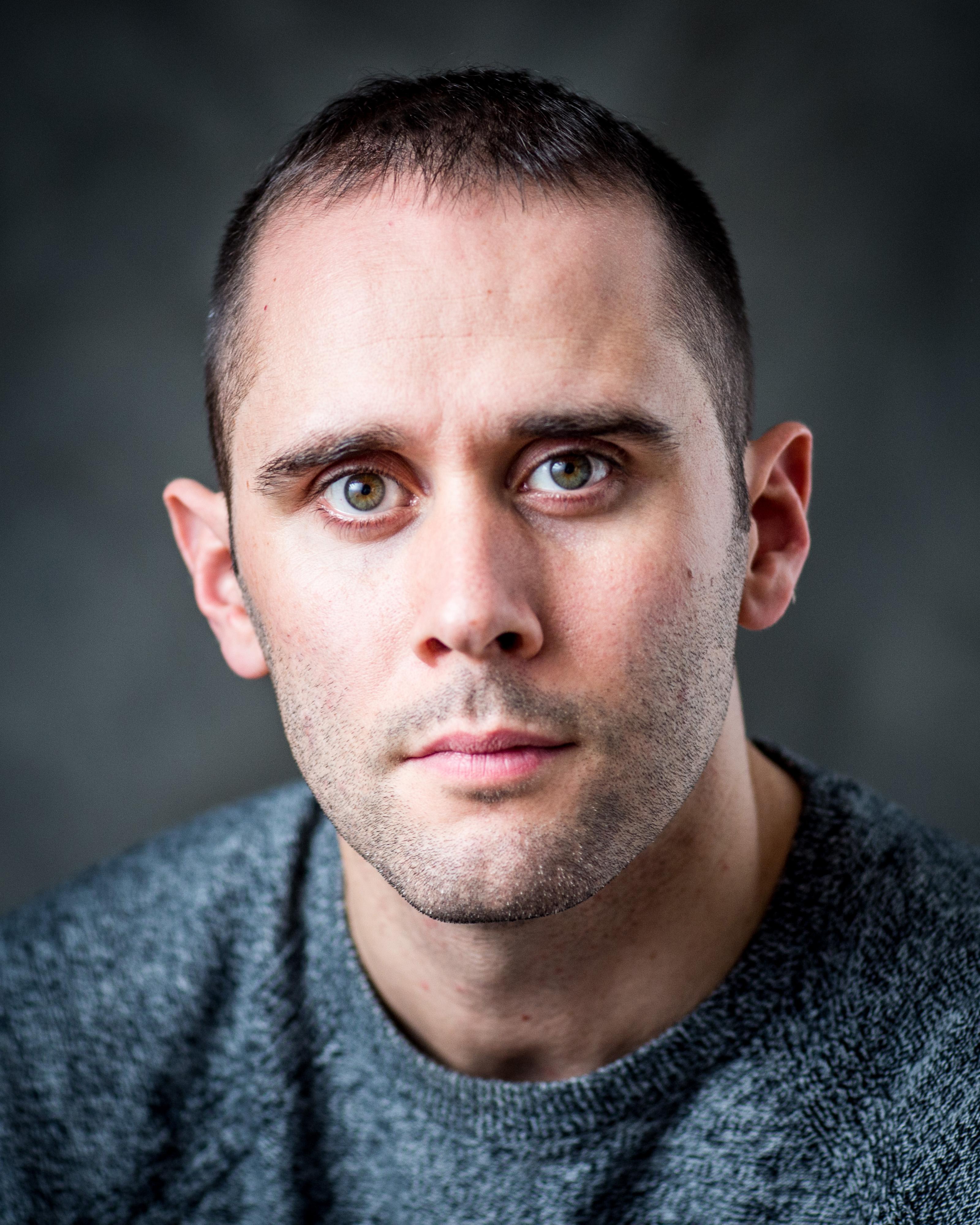 actor Oliver Ashworth large photo