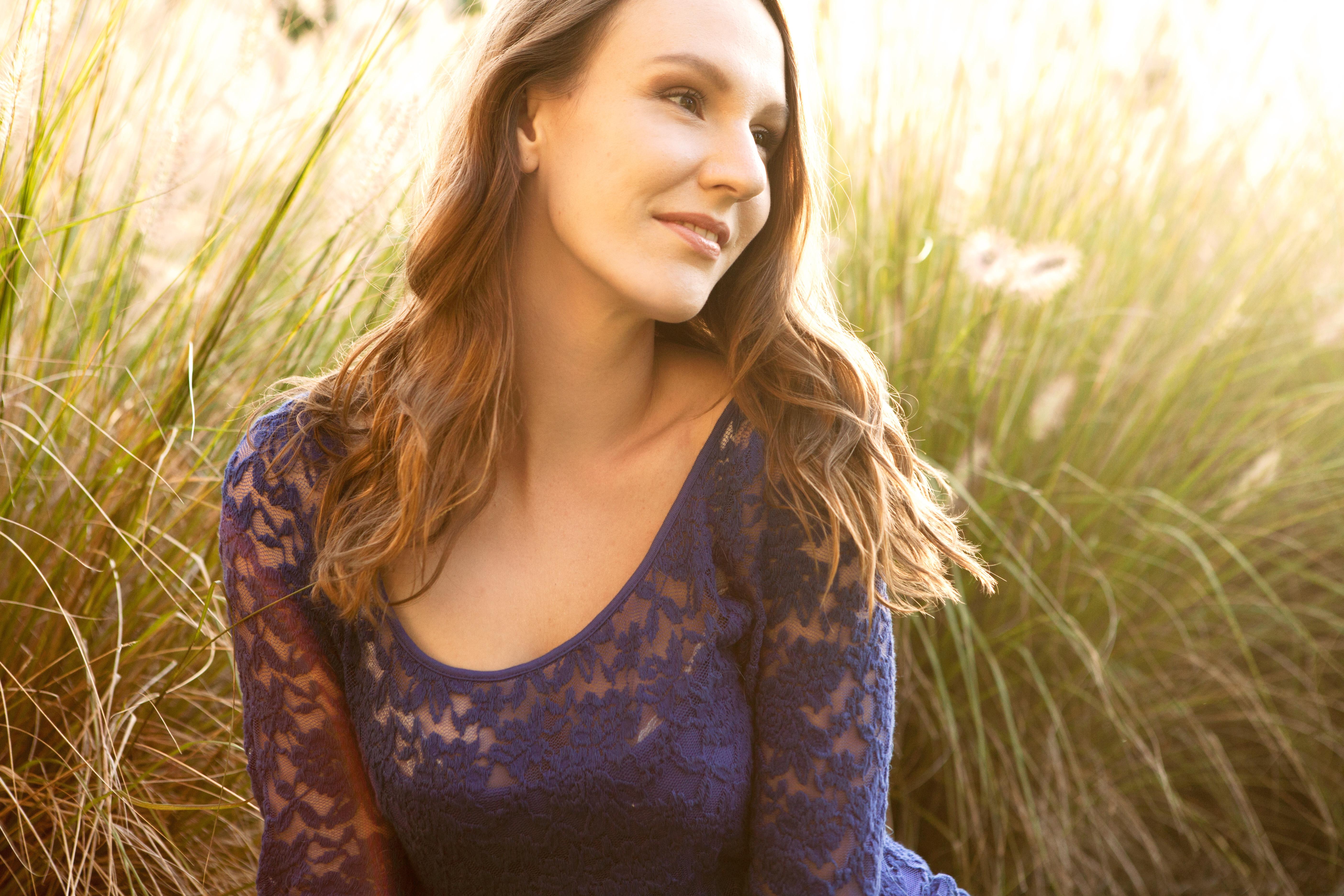 actor Emily Joy large photo