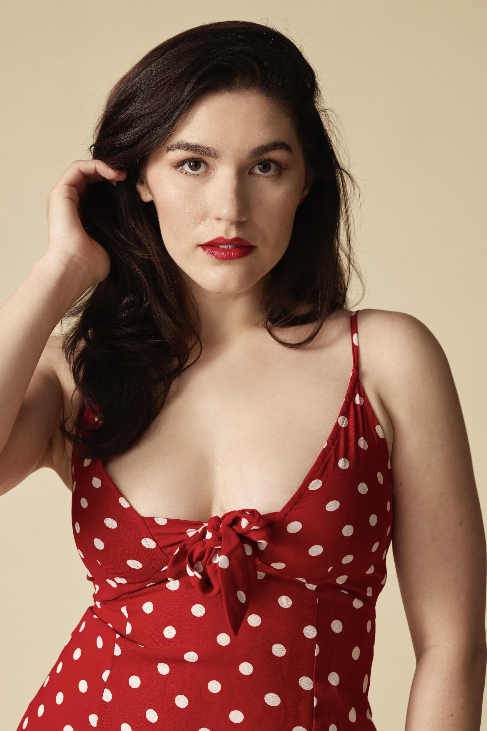 actor Nicole Olson large photo