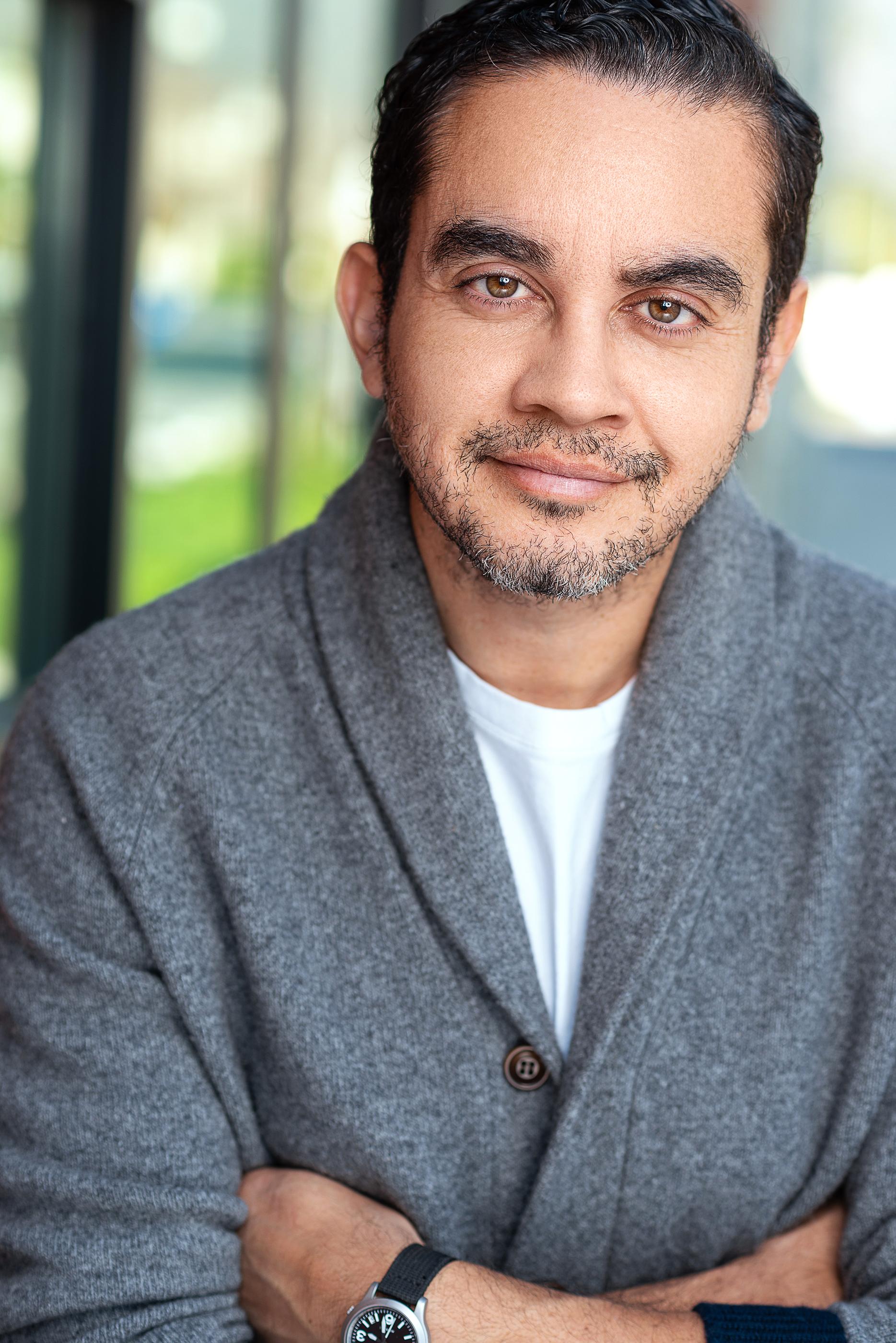 actor Alex Cacho large photo