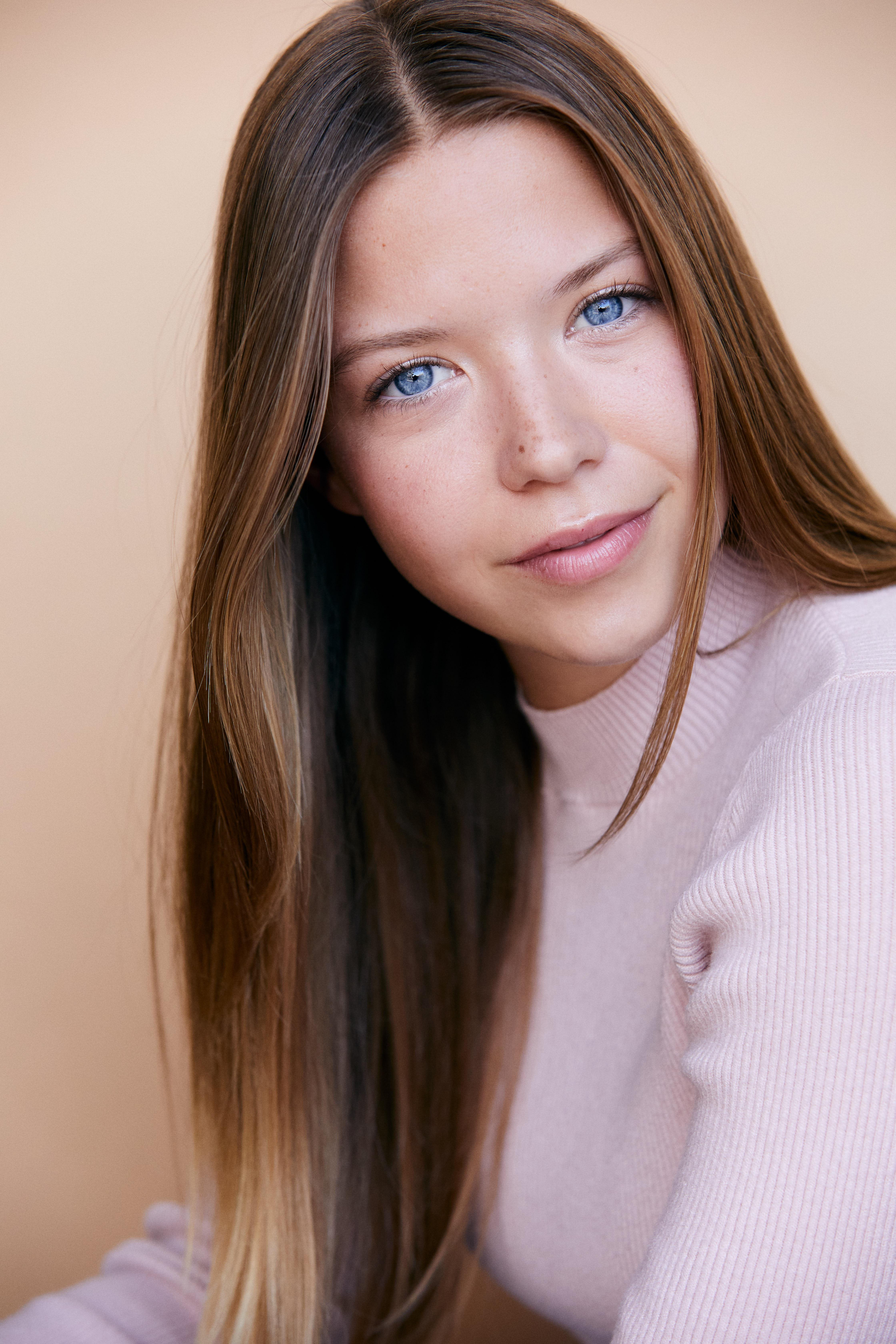 actor Olivia Gill large photo