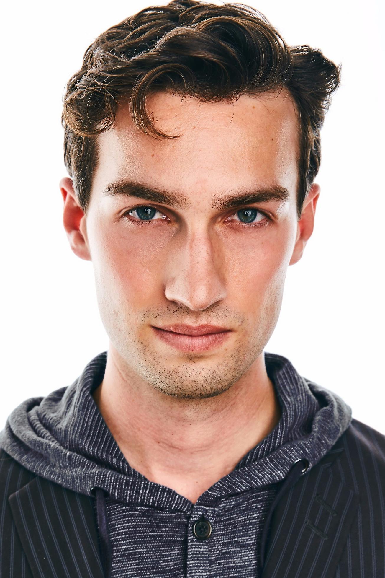 actor Kyle Horne large photo