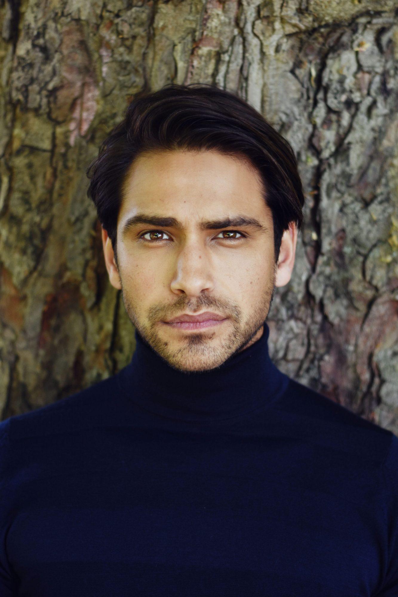 actor Luke Pasqualino large photo
