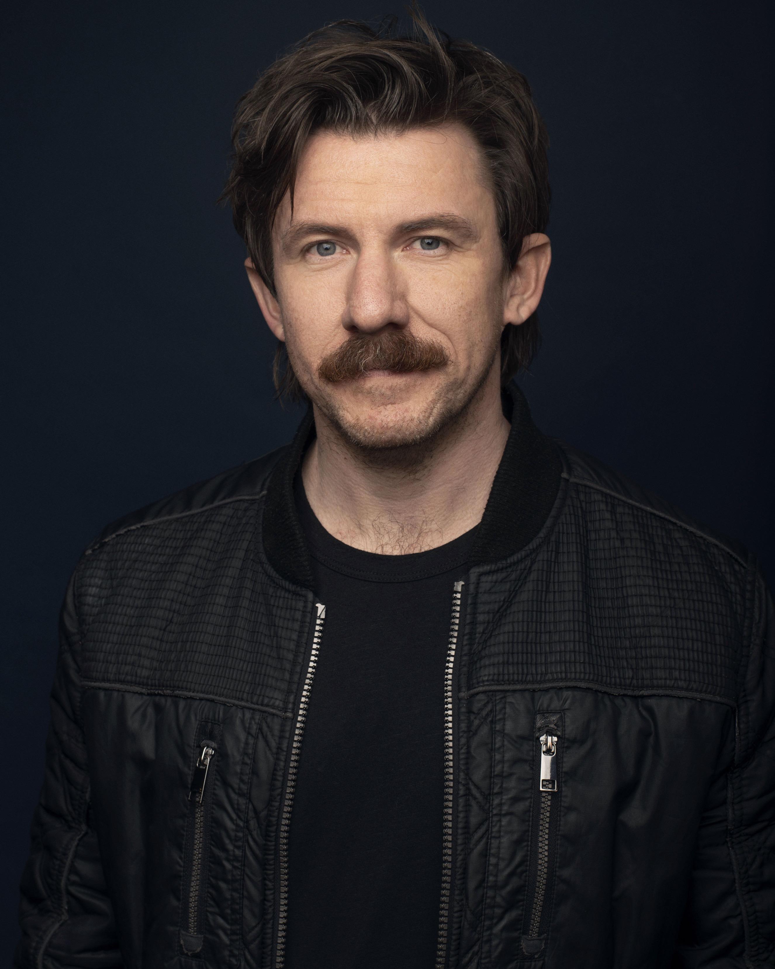 actor Luke Barnett large photo