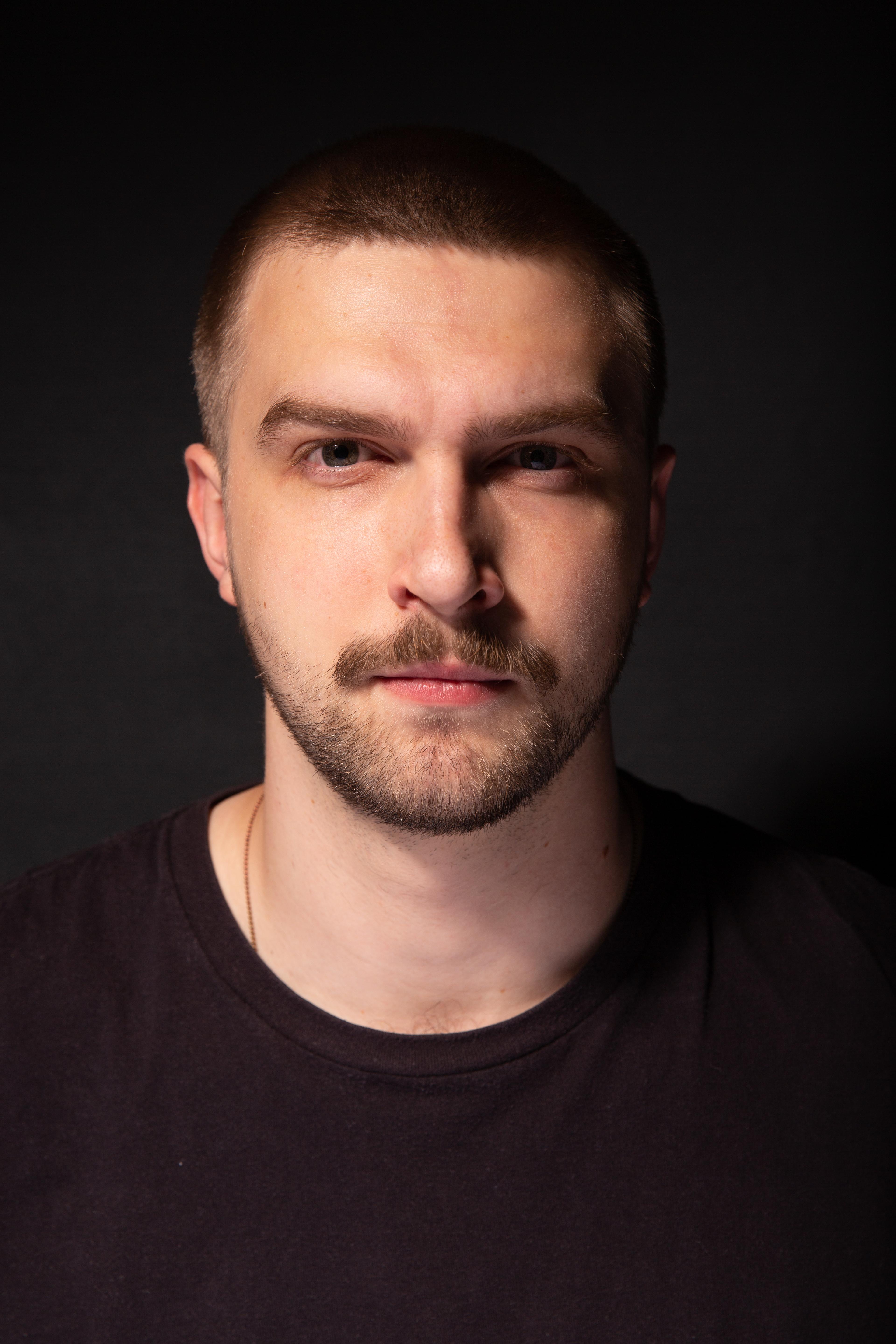 actor Tom Colford large photo