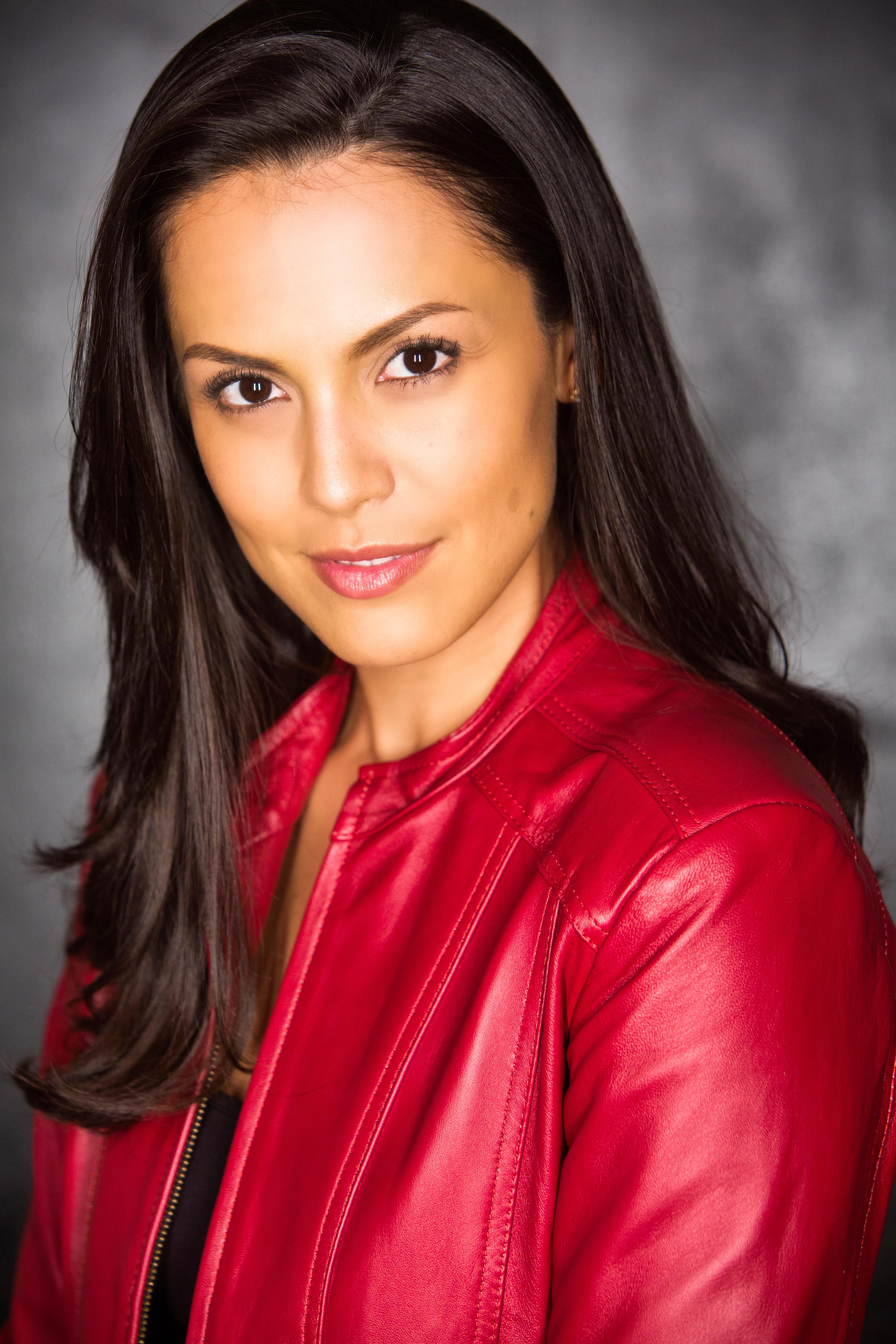 actor Raquel Pomplun large photo