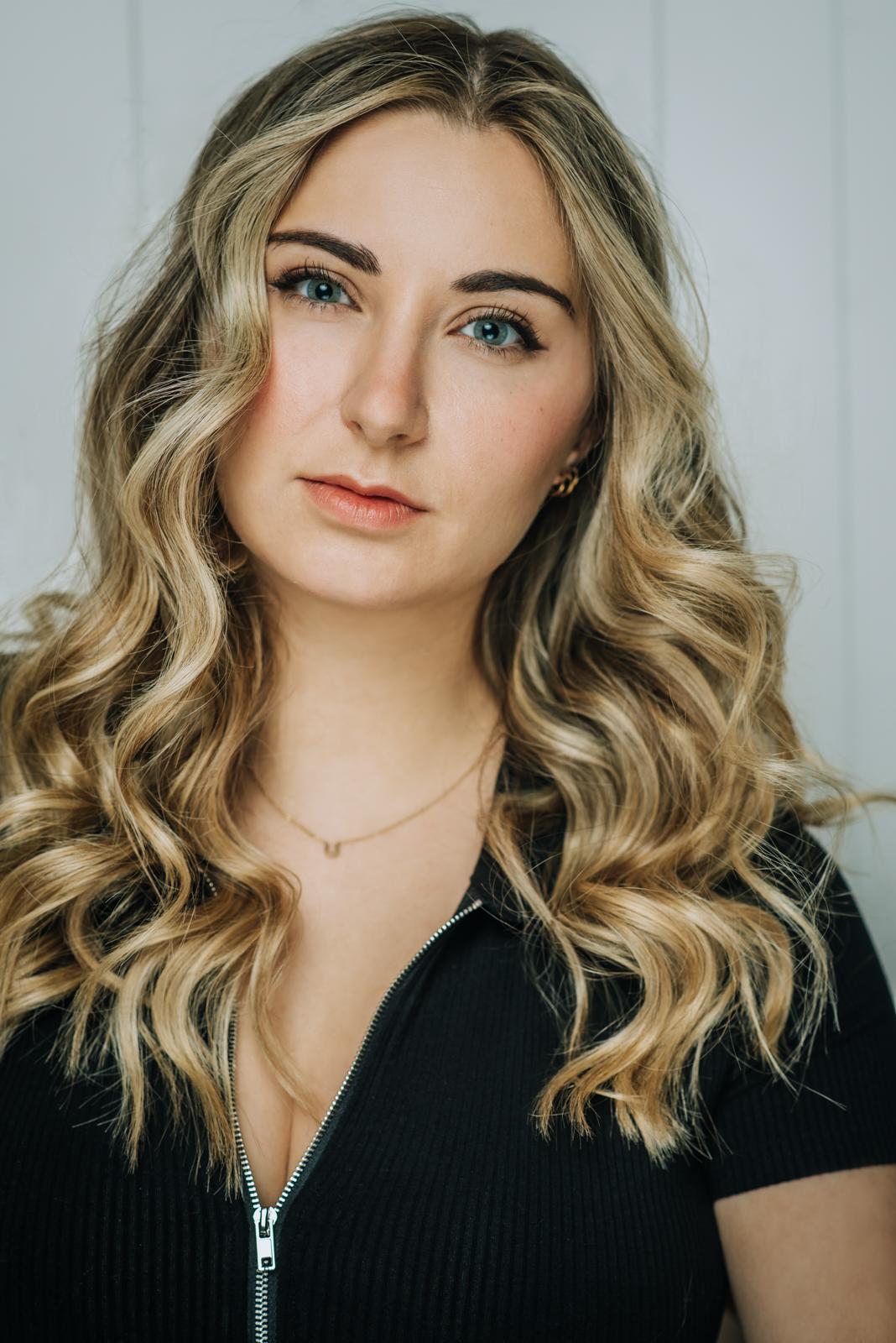 actor Laura Carly Miller large photo