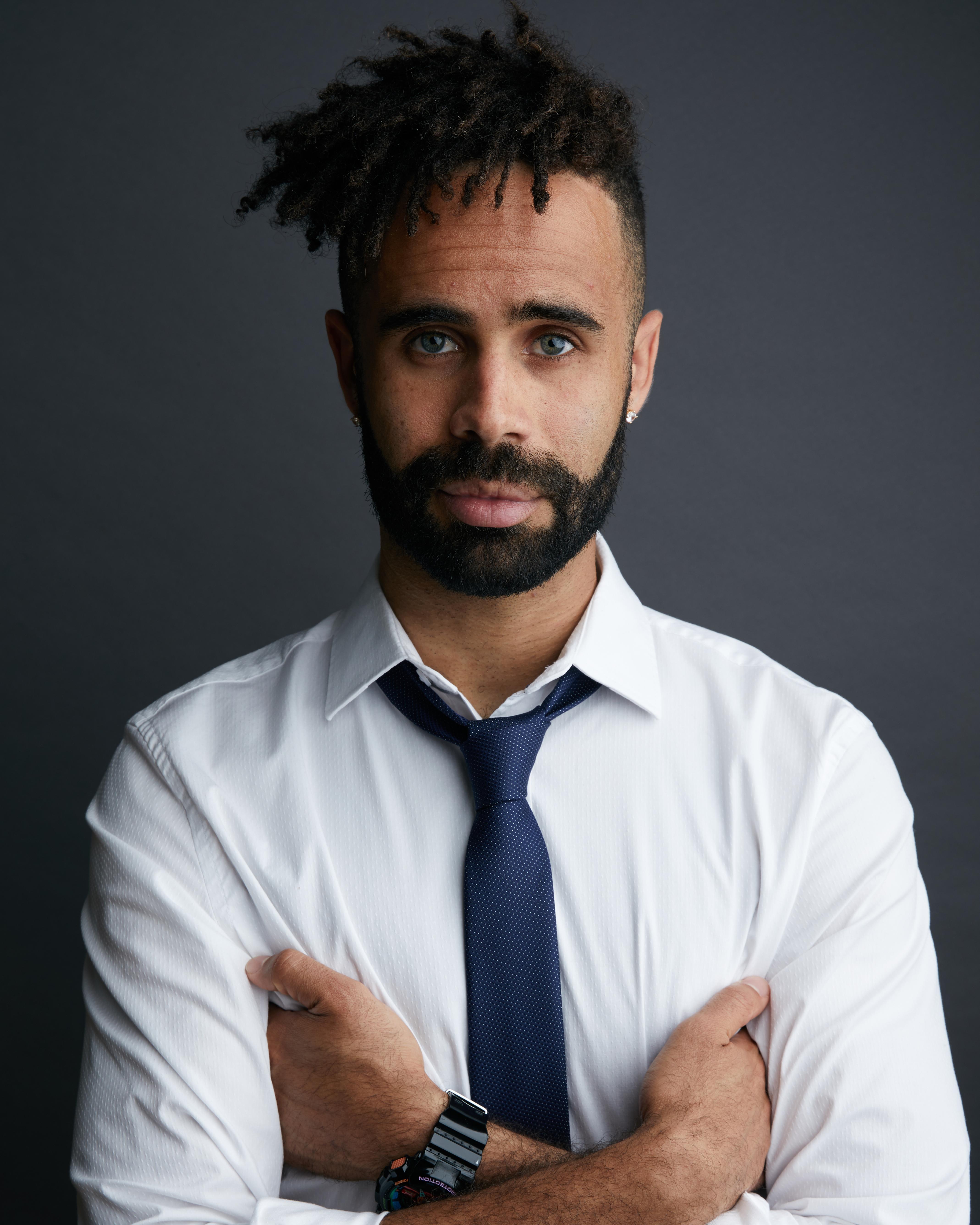 actor Zeke Nicholson large photo