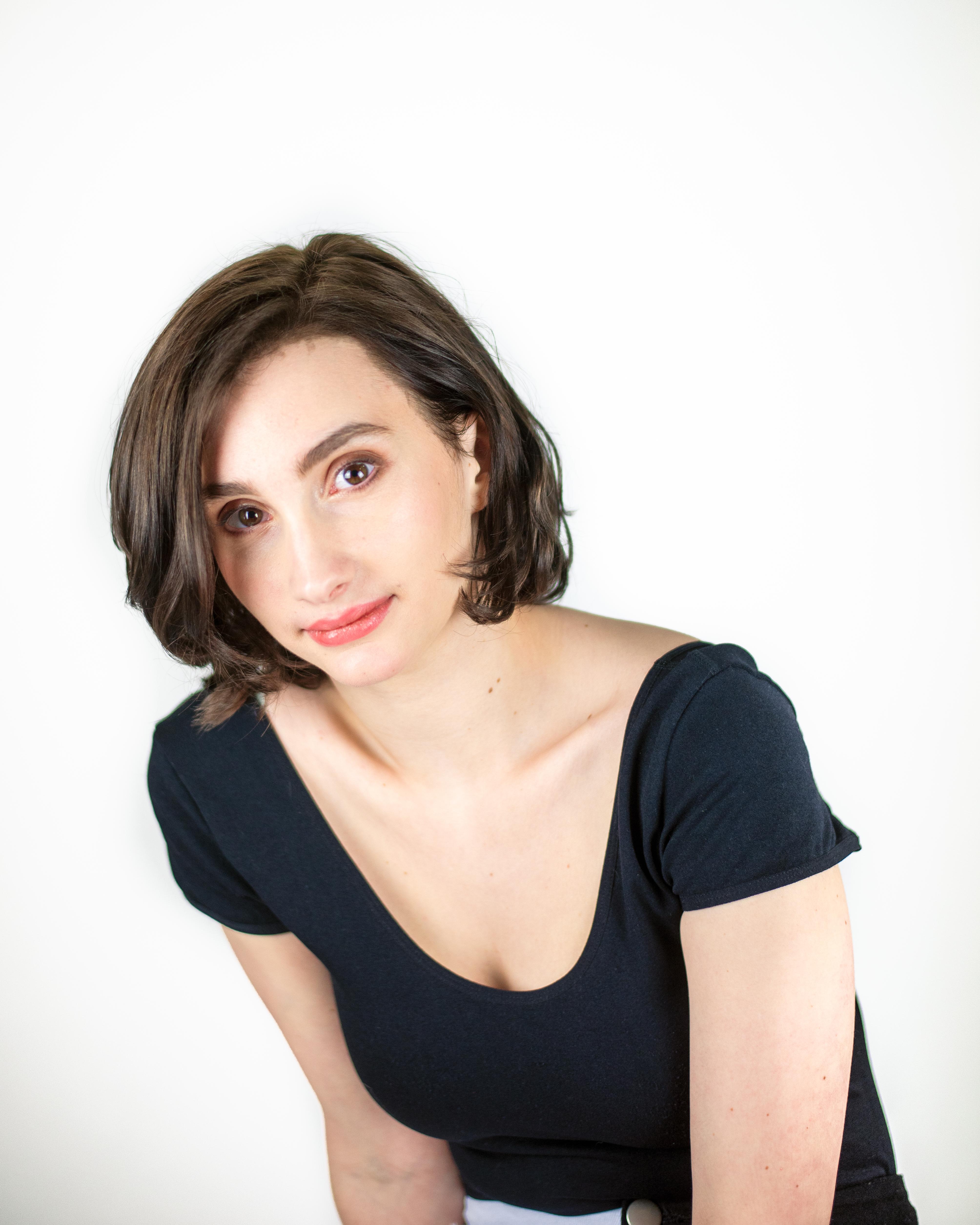 actor Elizabeth Kadeli large photo