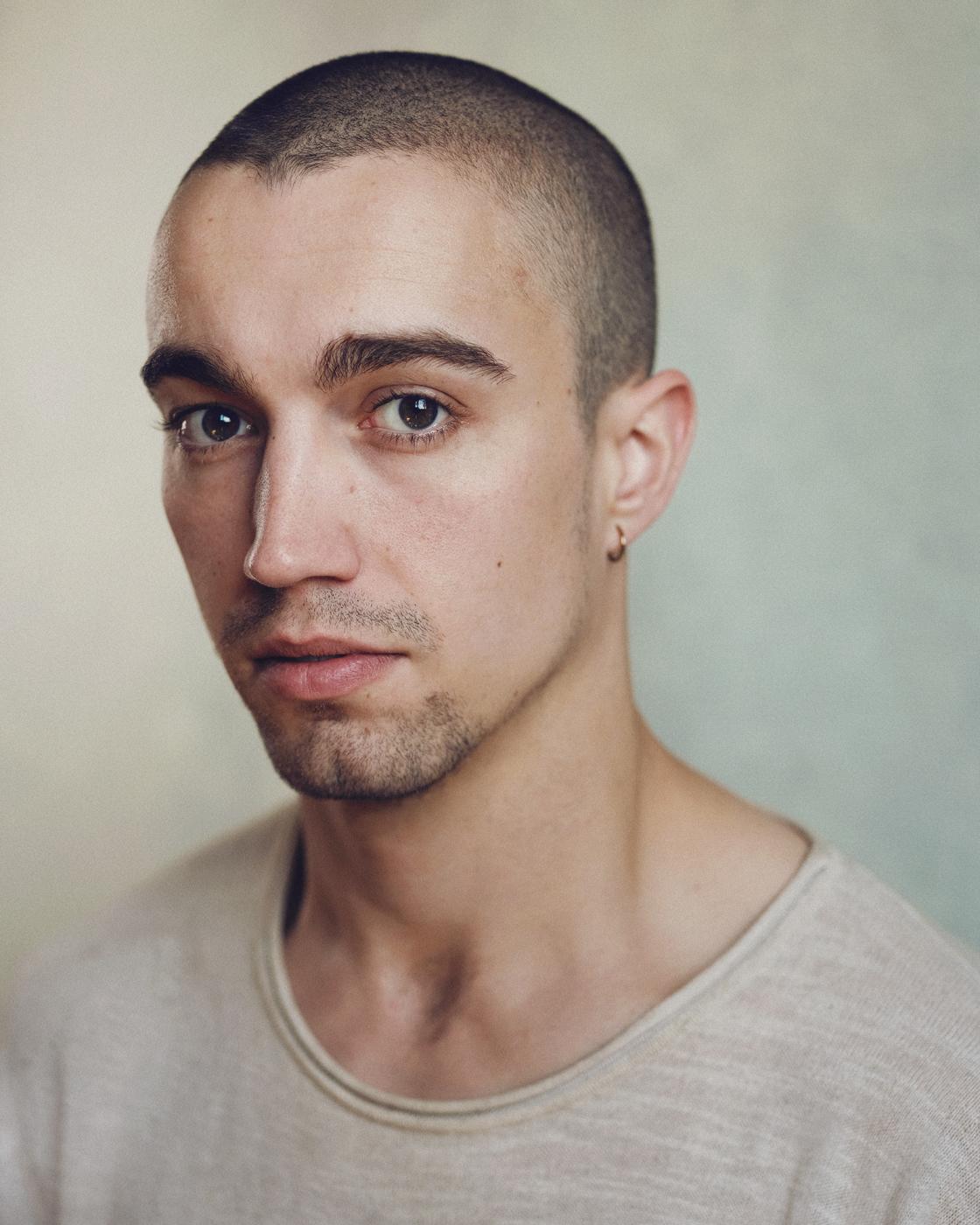 actor Jake Phillips Head large photo