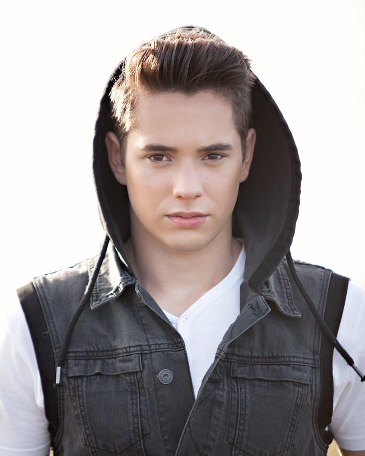 actor Trae Robin large photo