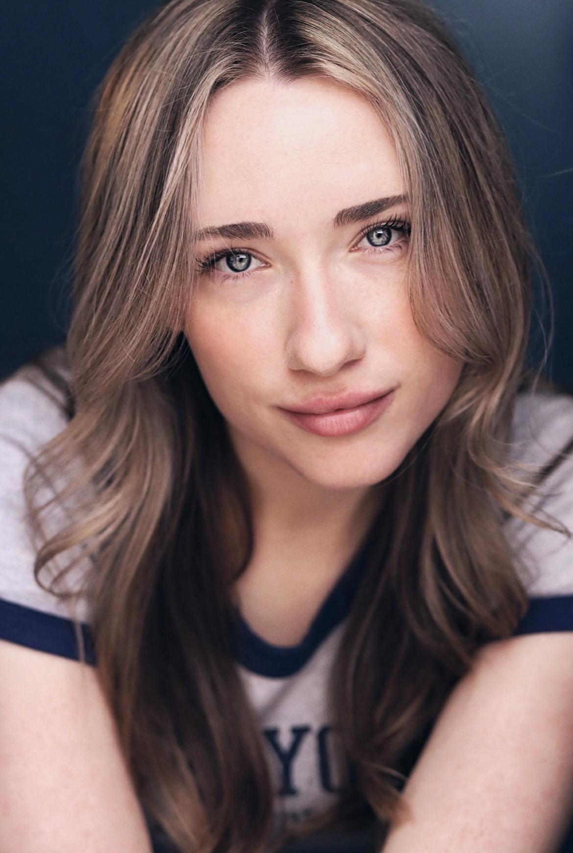 actor Abigail Dolan large photo