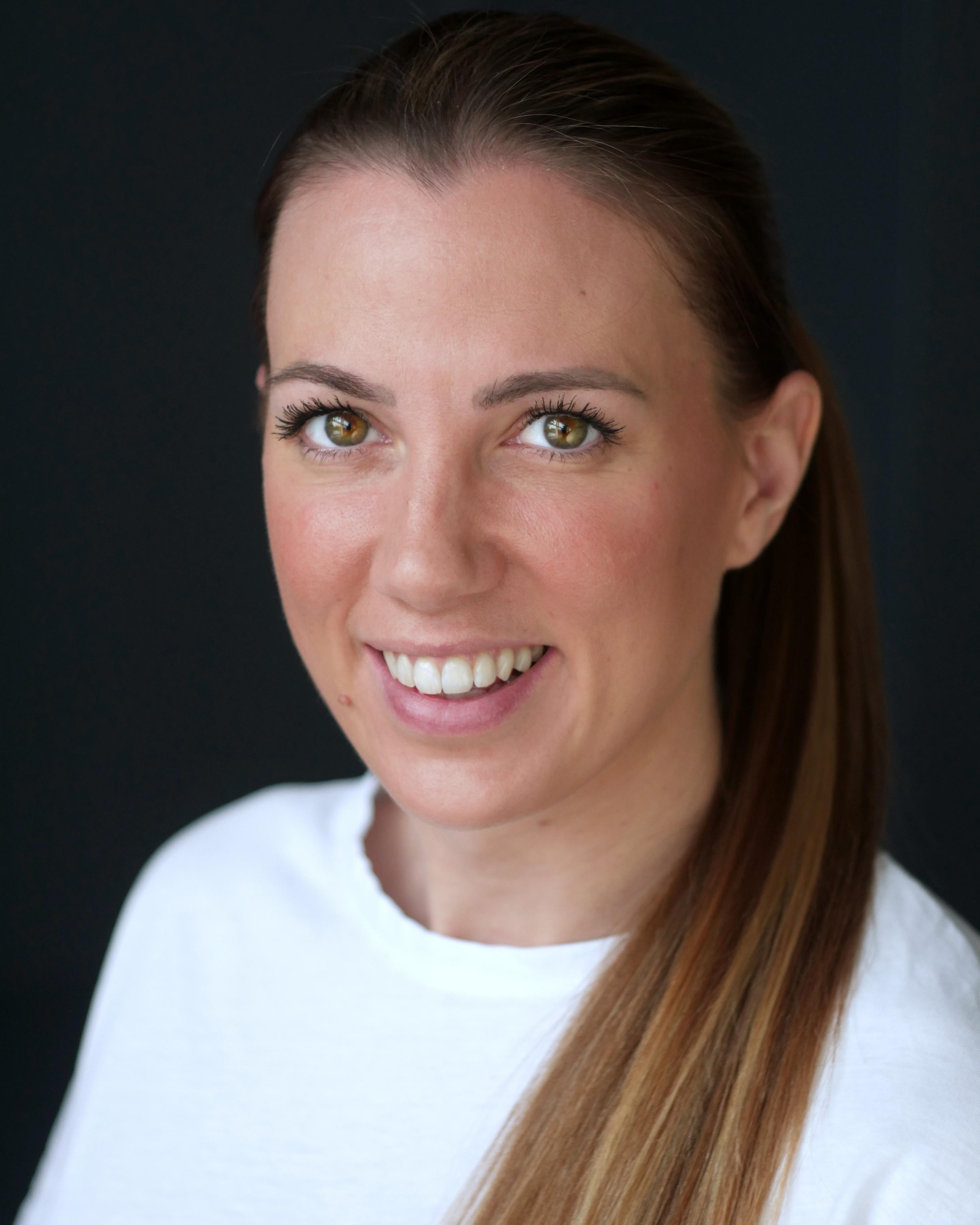 actor Michaela Bromley large photo