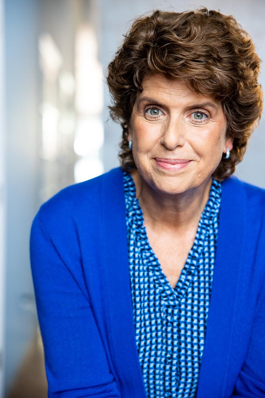 actor Deb Snyder large photo