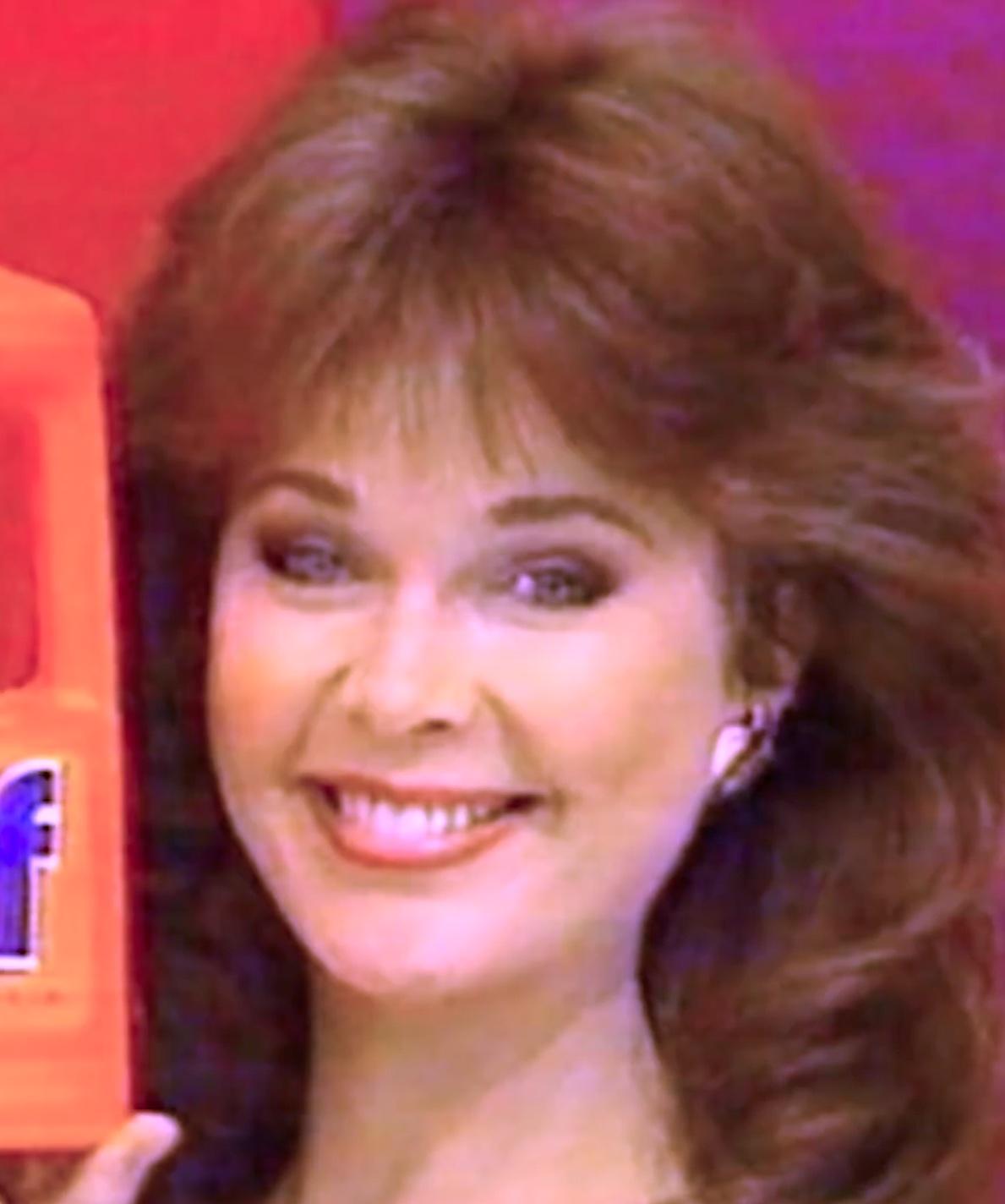 actor Holly Hallstrom large photo