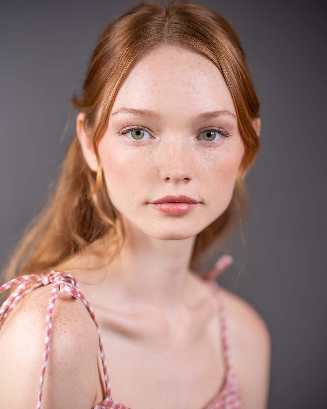 actor Samantha Cormier large photo