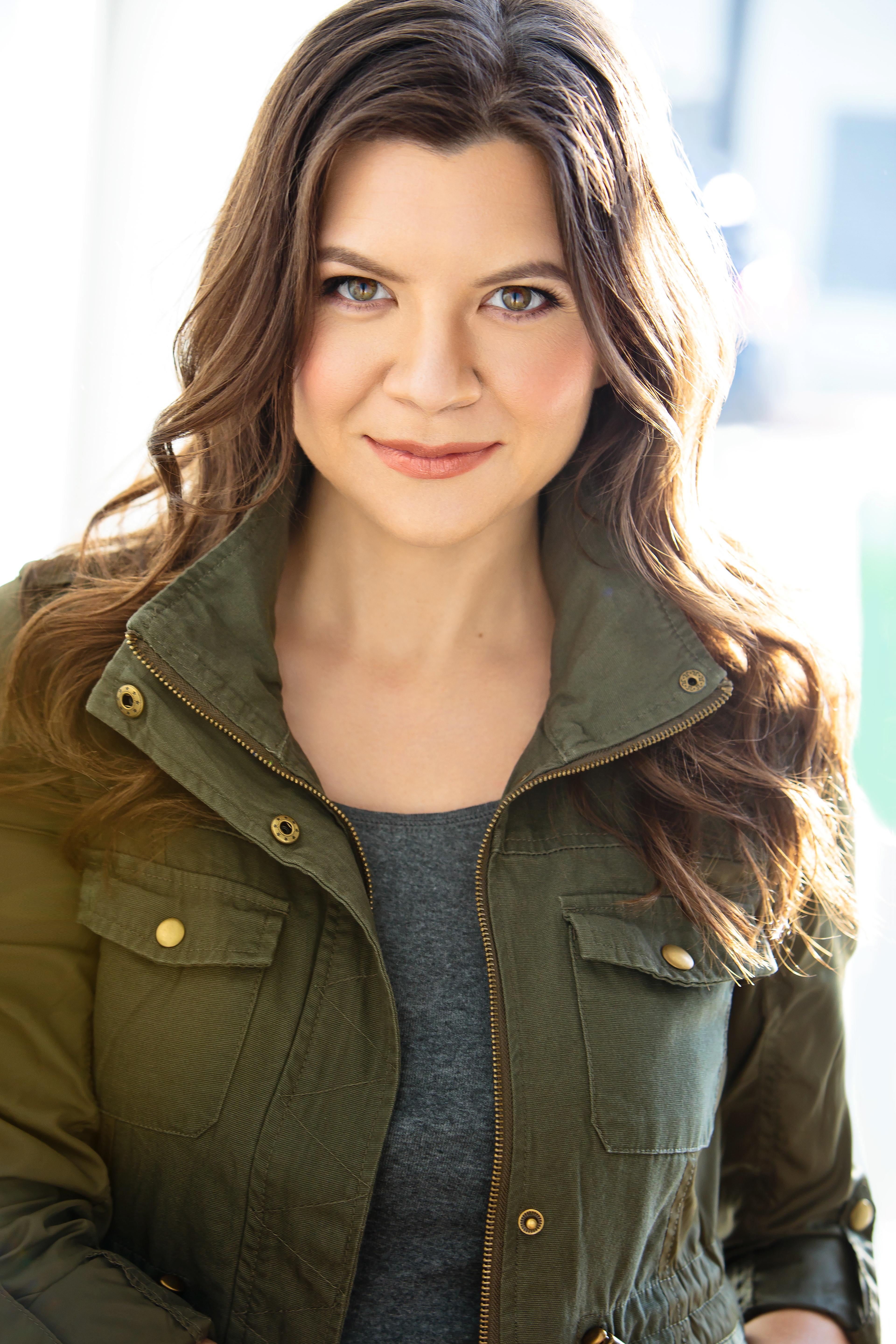 actor Angela Baumgardner large photo