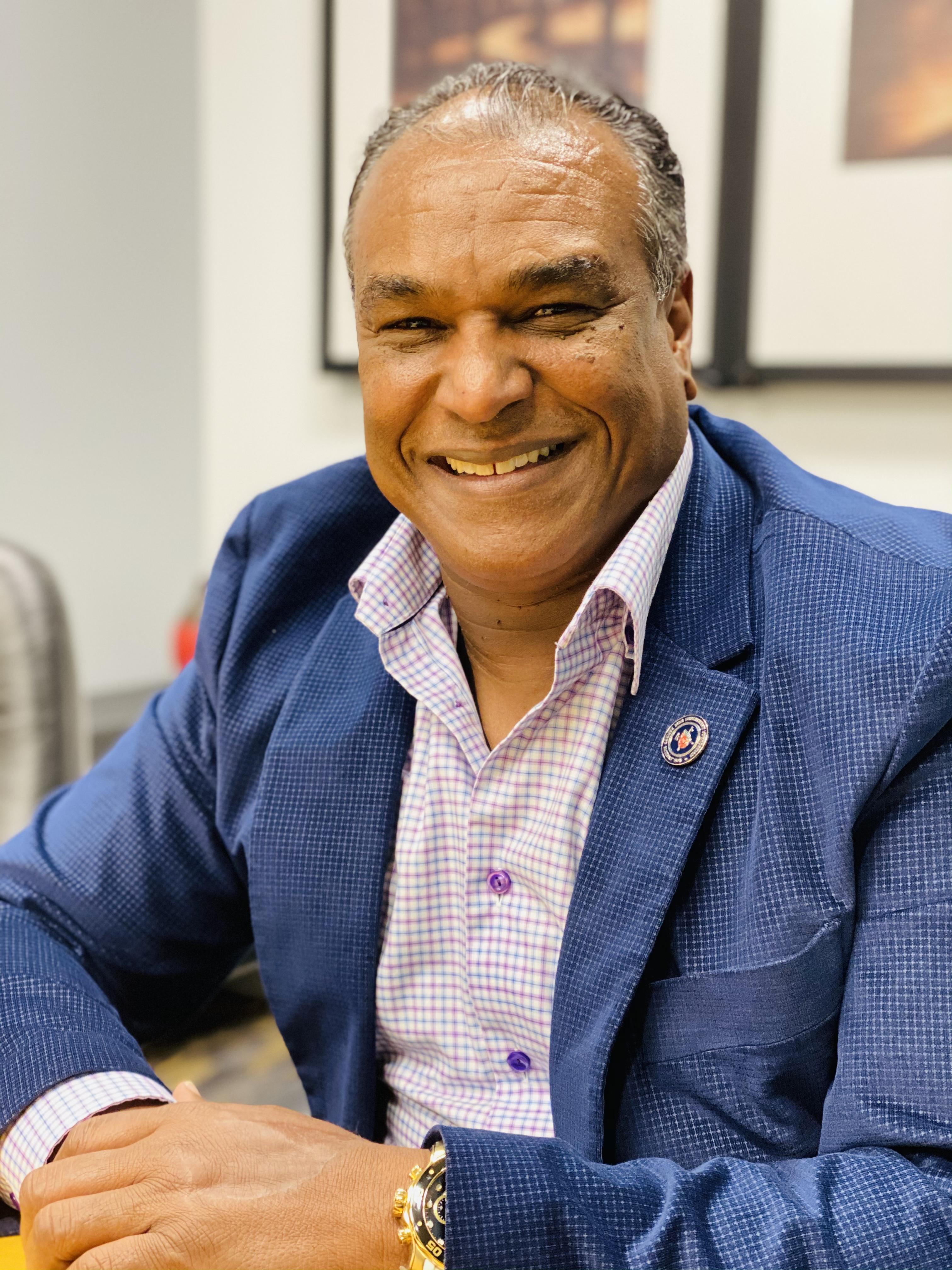 actor Ron Chevalier large photo