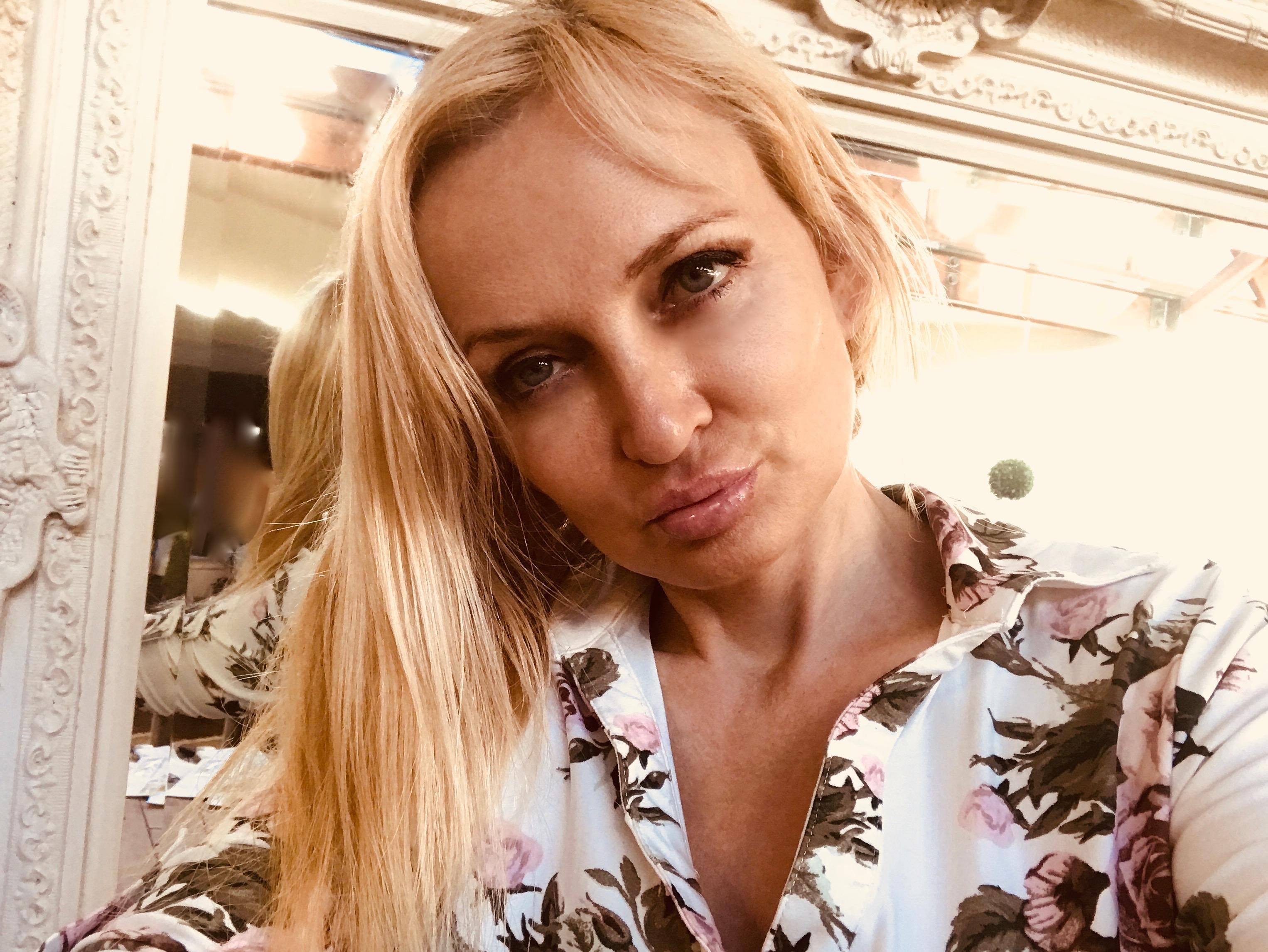 actor Alison Lees-Taylor large photo