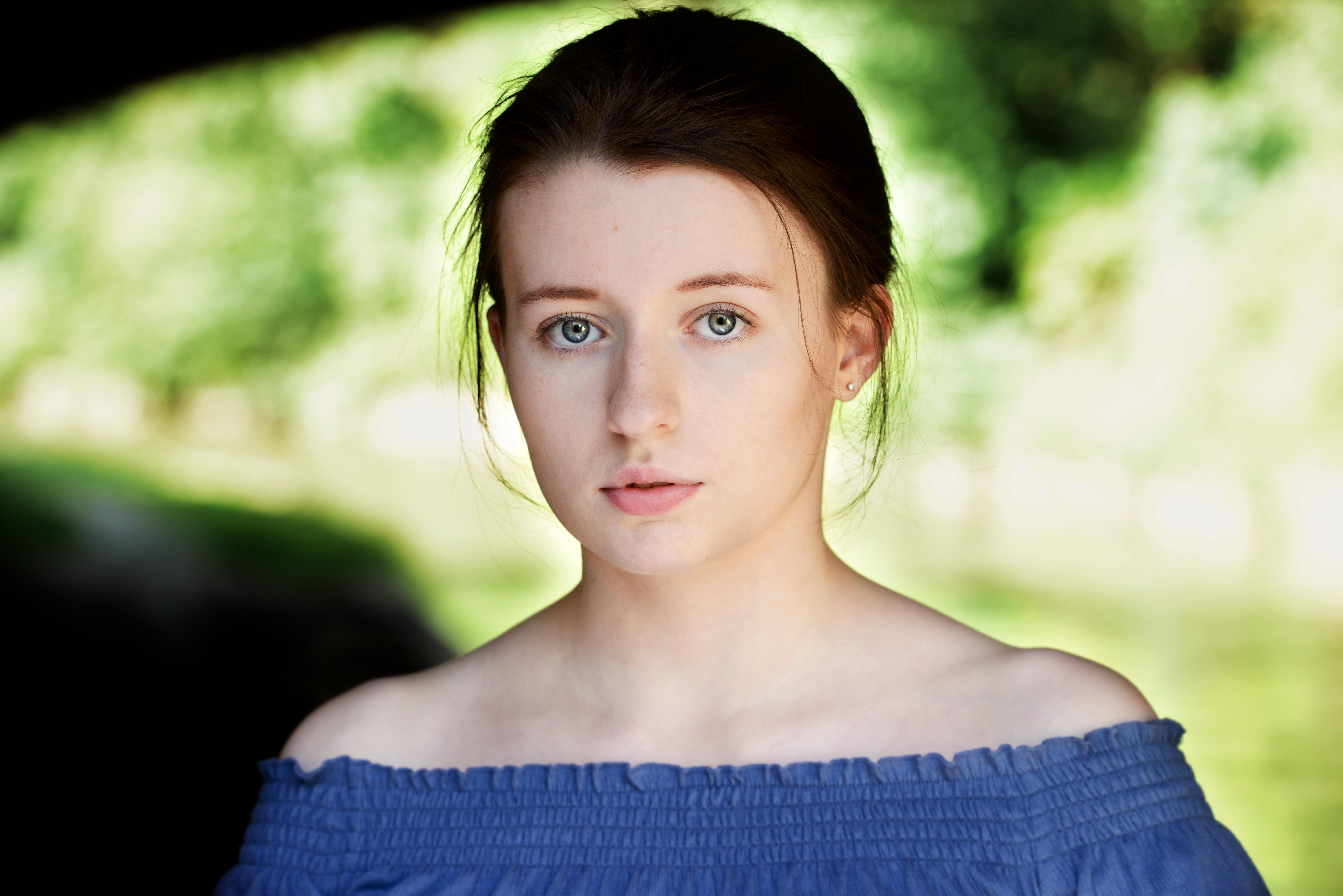 actor Laura McQuiggin large photo