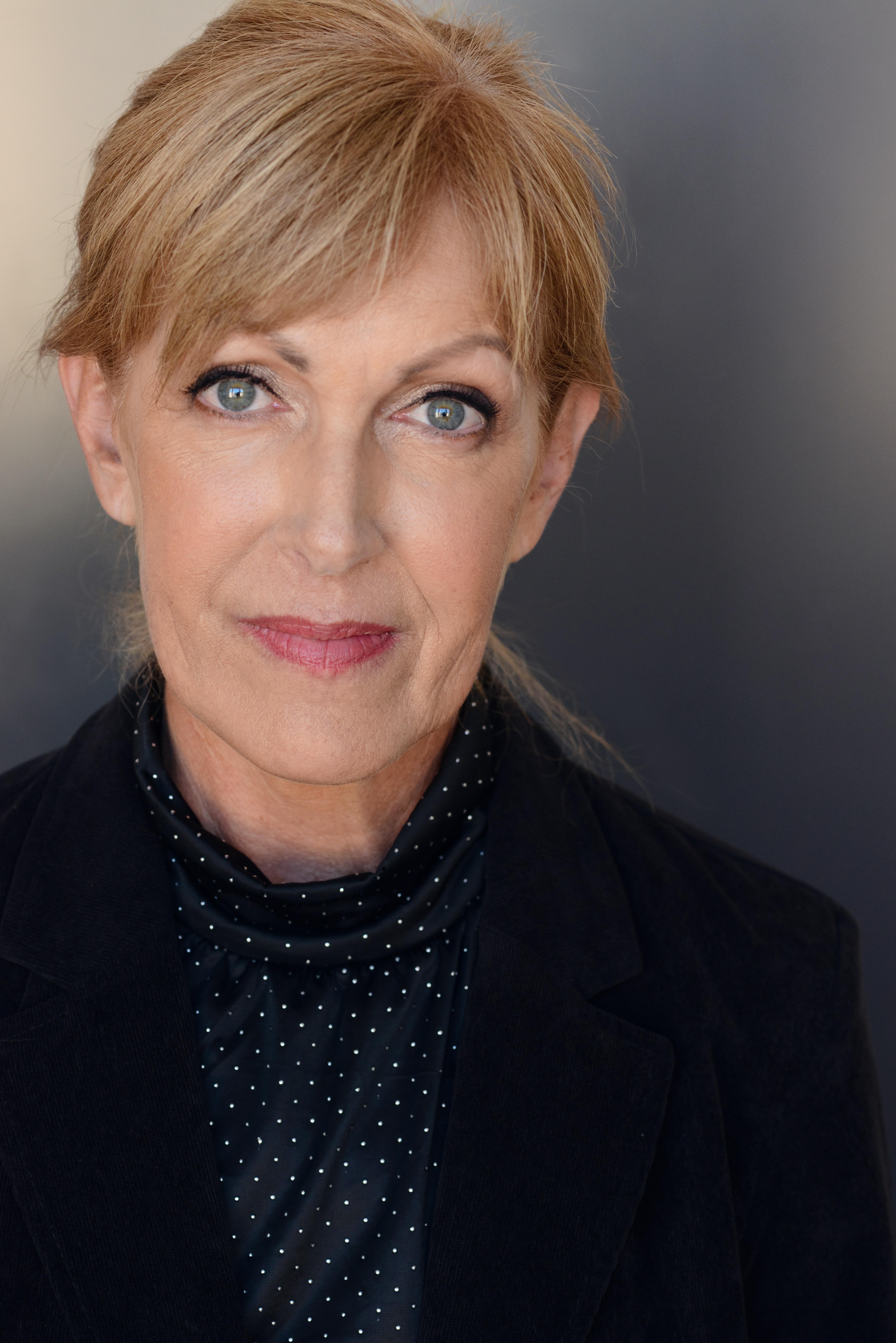 actor Karen Chimato large photo