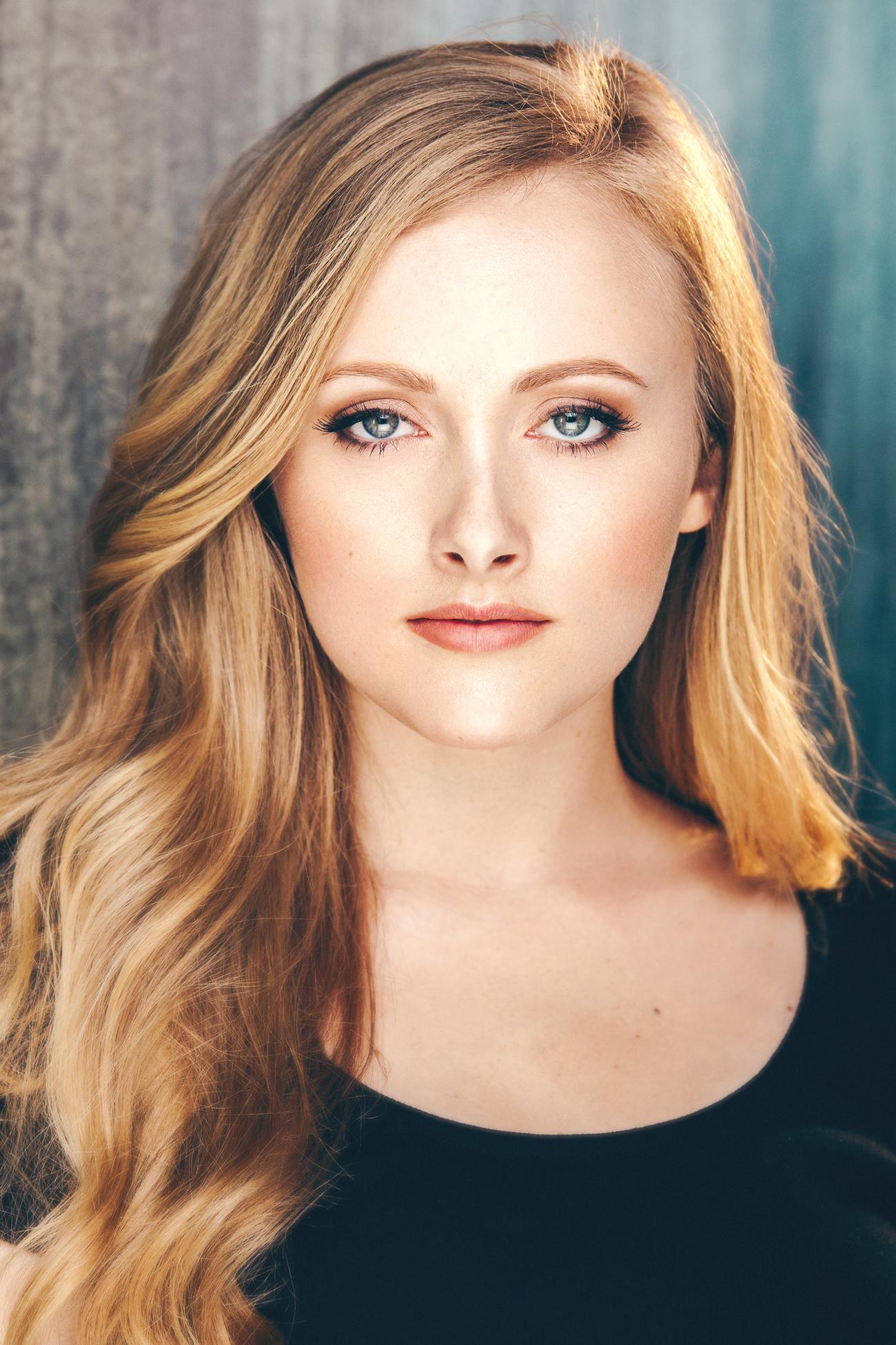 actor Sierra Renfro large photo